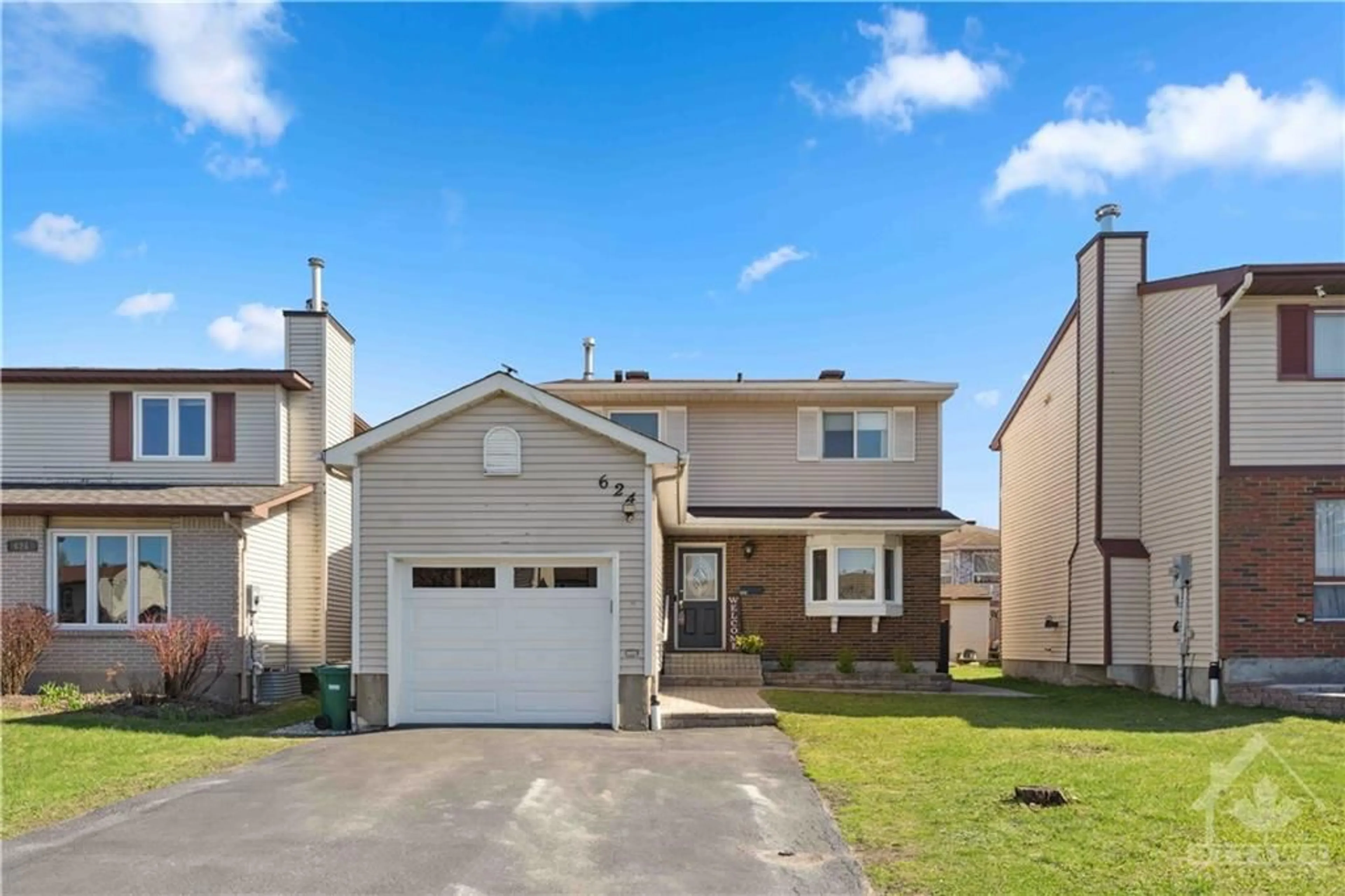 Frontside or backside of a home for 624 WILKIE Dr, Ottawa Ontario K4A 1R7