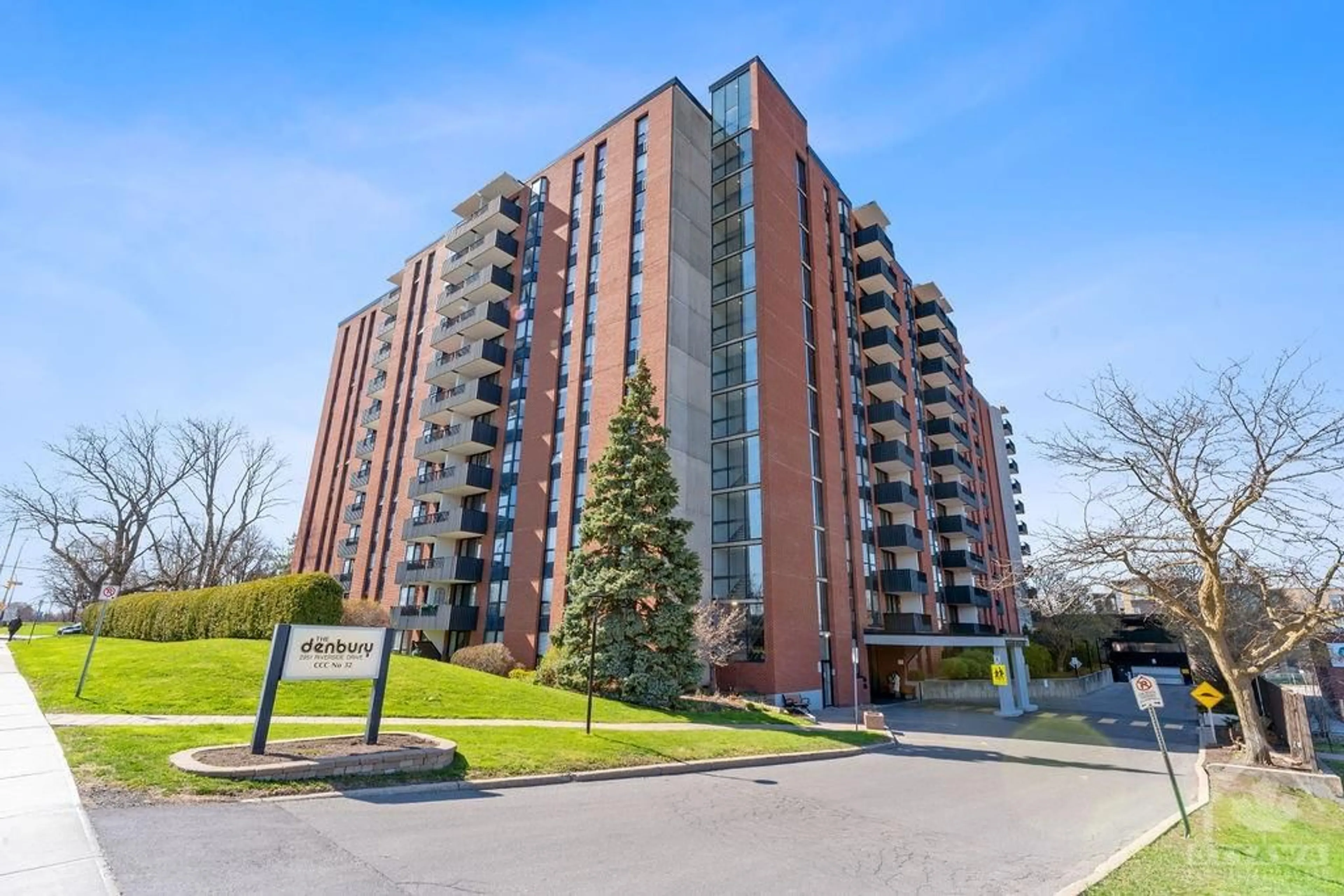 A pic from exterior of the house or condo for 2951 RIVERSIDE Dr #703, Ottawa Ontario K1V 8W6