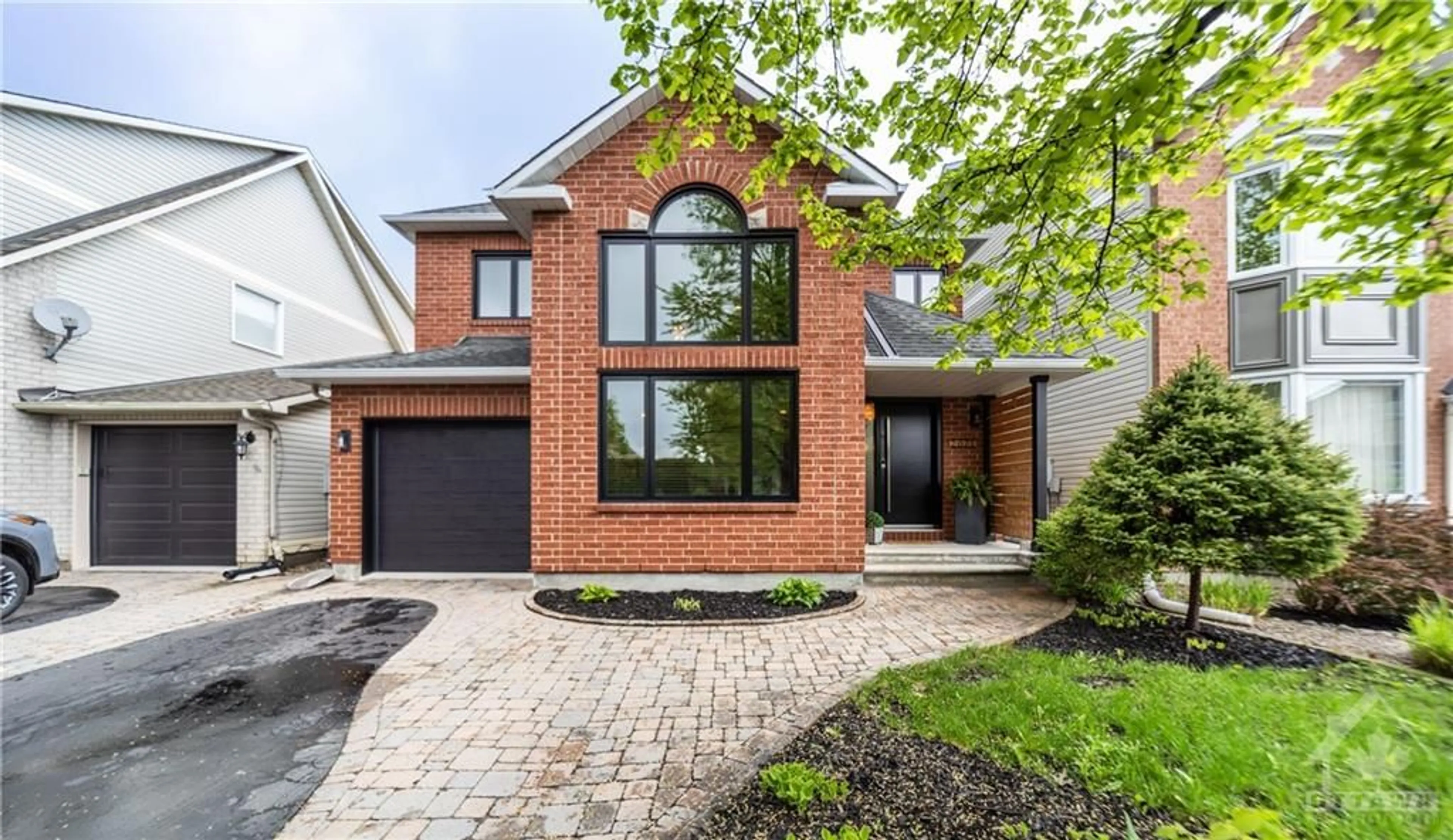 Home with brick exterior material for 2071 OAKBROOK Cir, Ottawa Ontario K1W 1H4