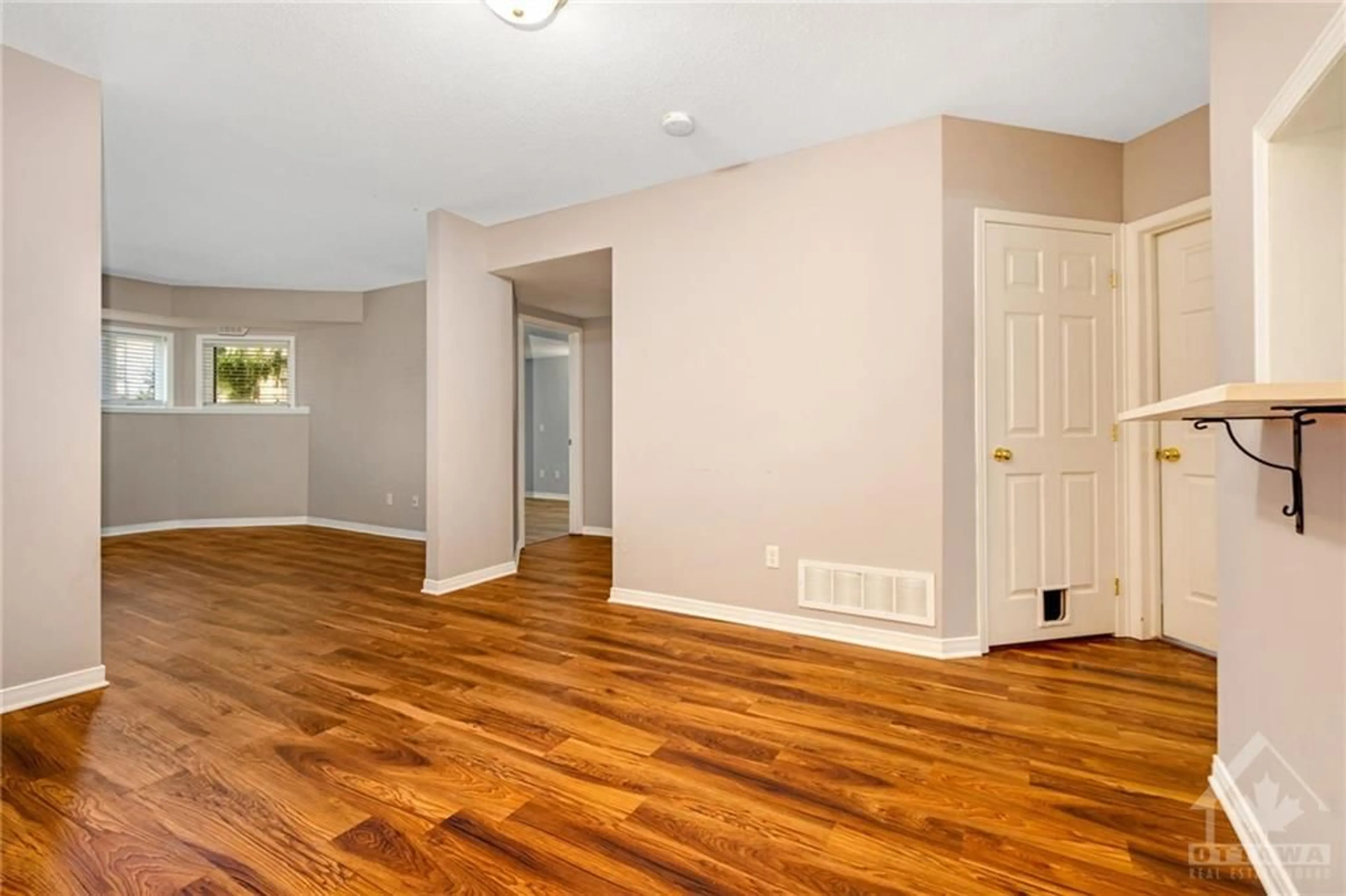 Indoor entryway for 50 BRIARGATE Pvt #1, Orleans Ontario K4C 0C3