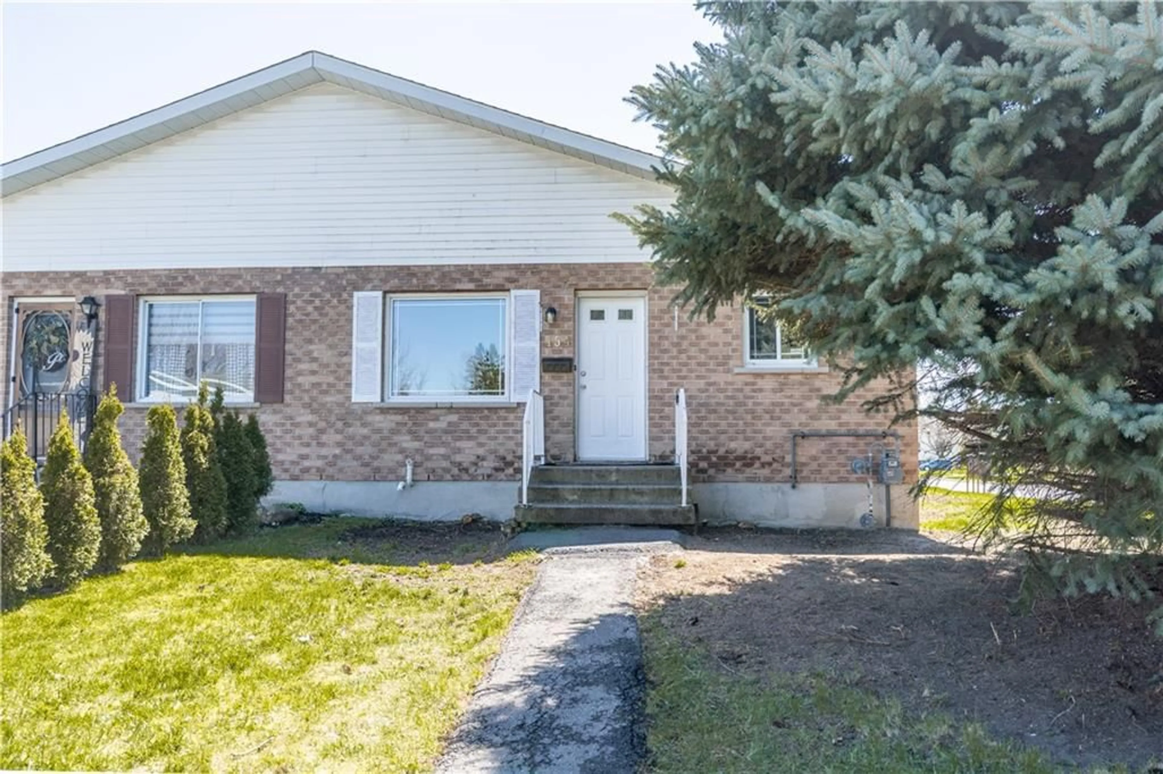 Frontside or backside of a home for 154 LOTTIE Ave, Cornwall Ontario K6J 3M4