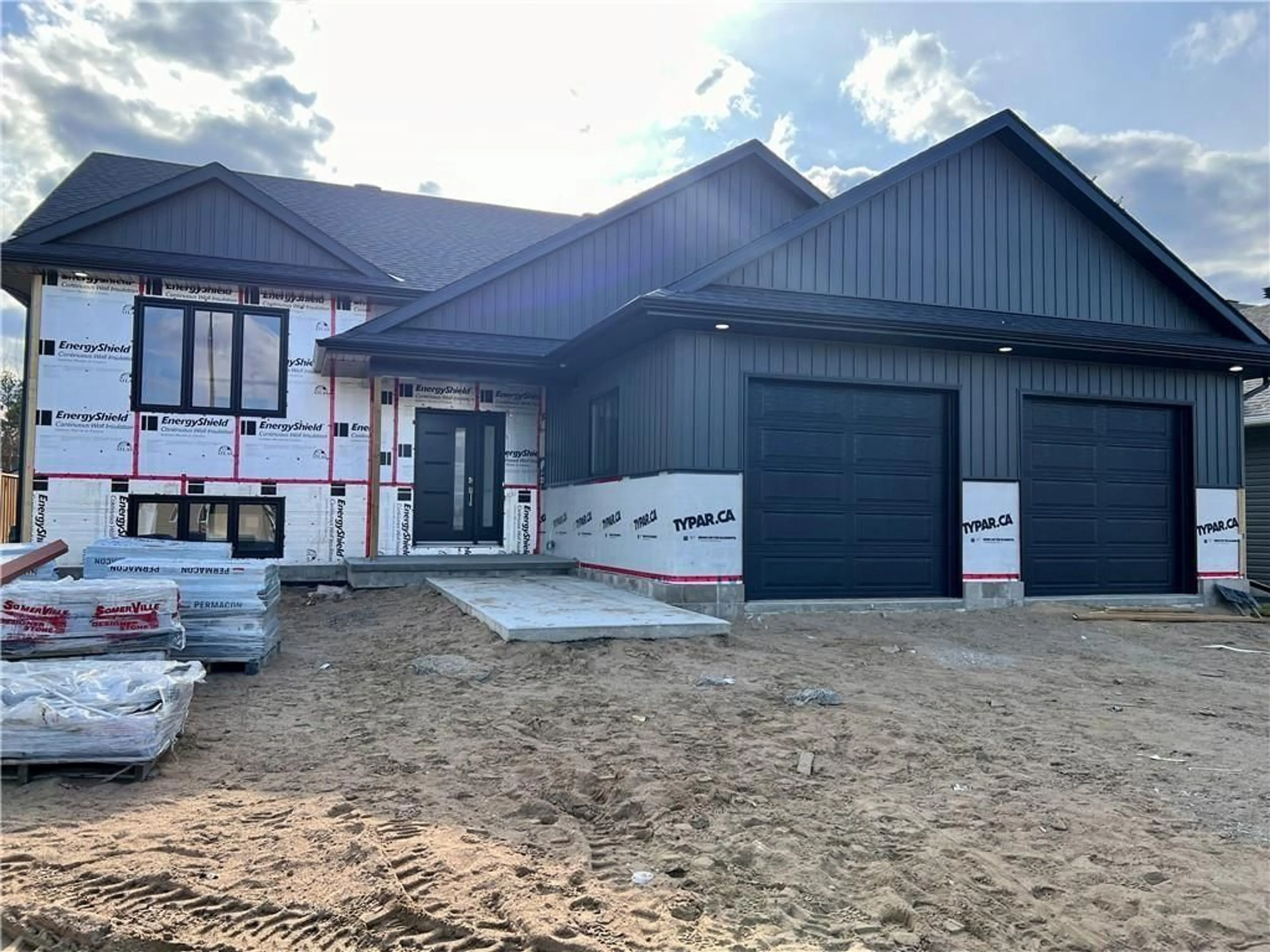 Frontside or backside of a home for 18 ZACHARY St, Petawawa Ontario K8H 0G5
