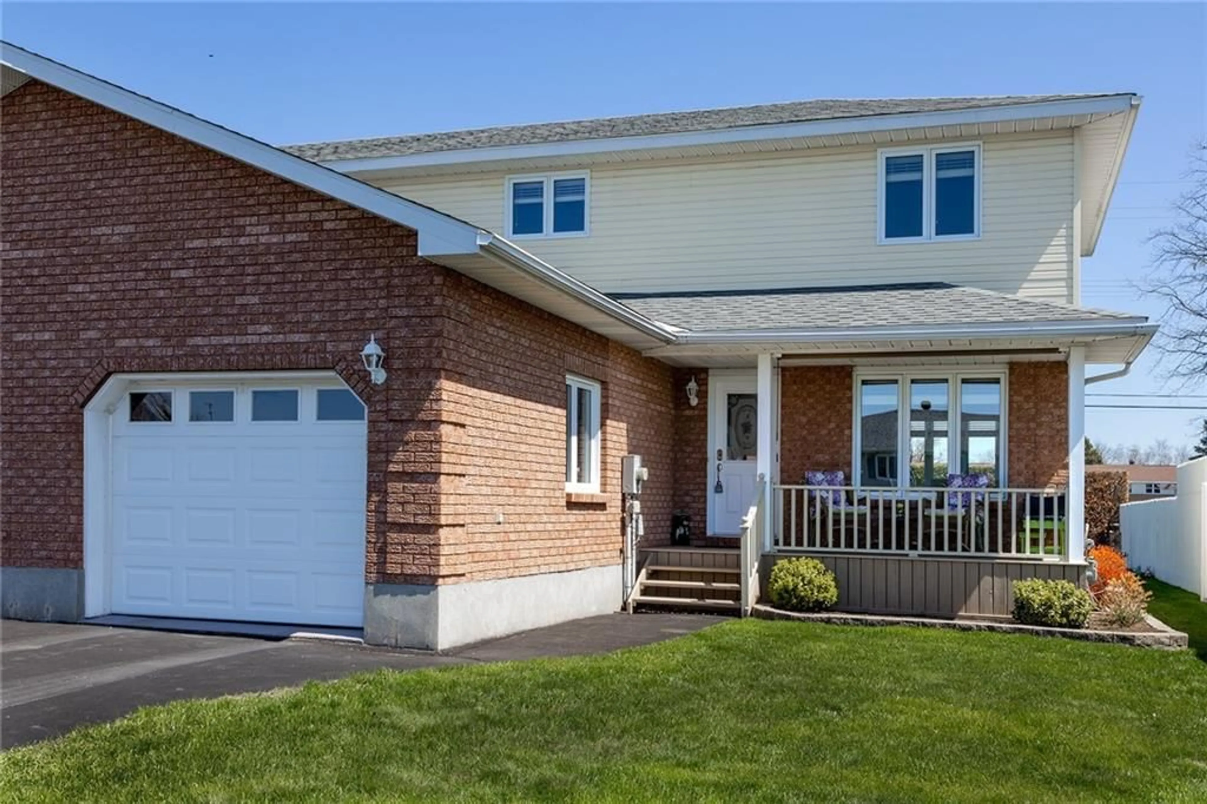 Frontside or backside of a home for 5520 BRIDLEWOOD Crt, Iroquois Ontario K0E 1K0