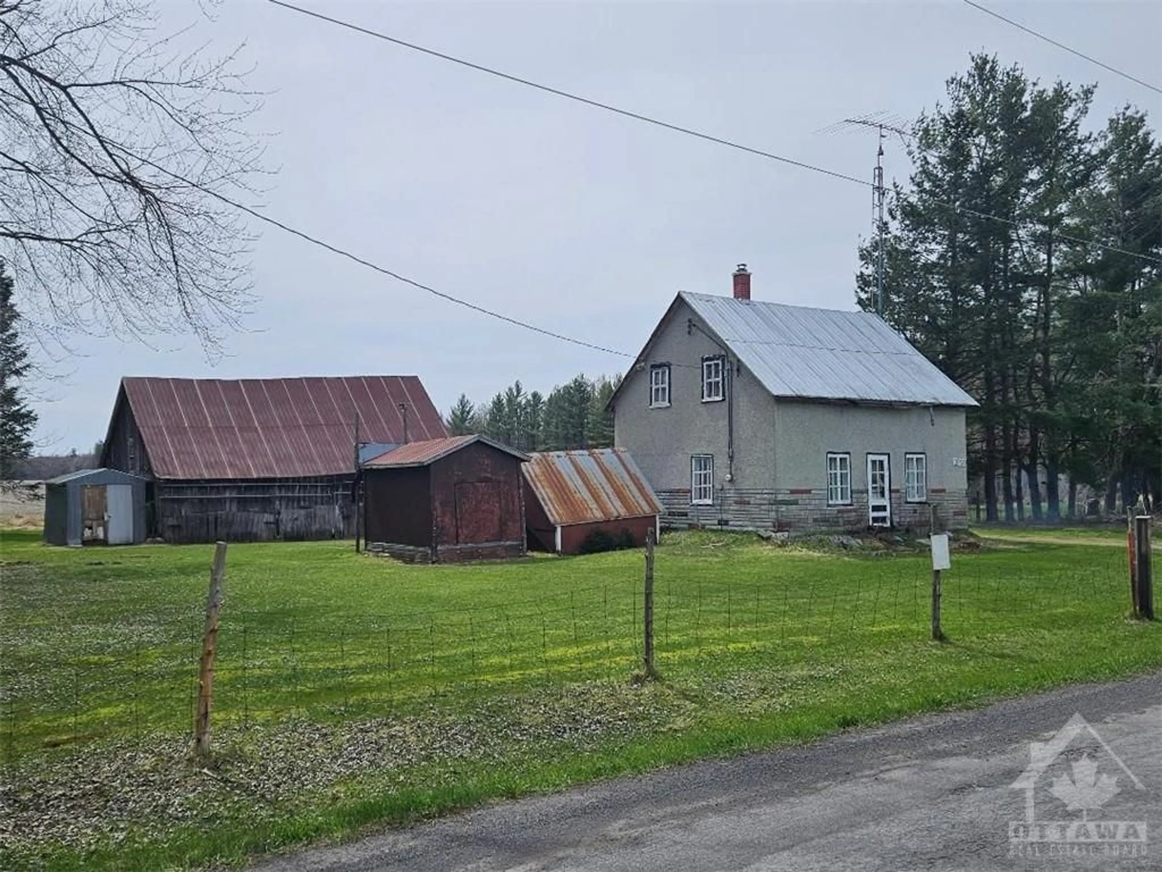 Outside view for 1920 CONCESSION 5 Rd, Plantagenet Ontario K0B 1L0