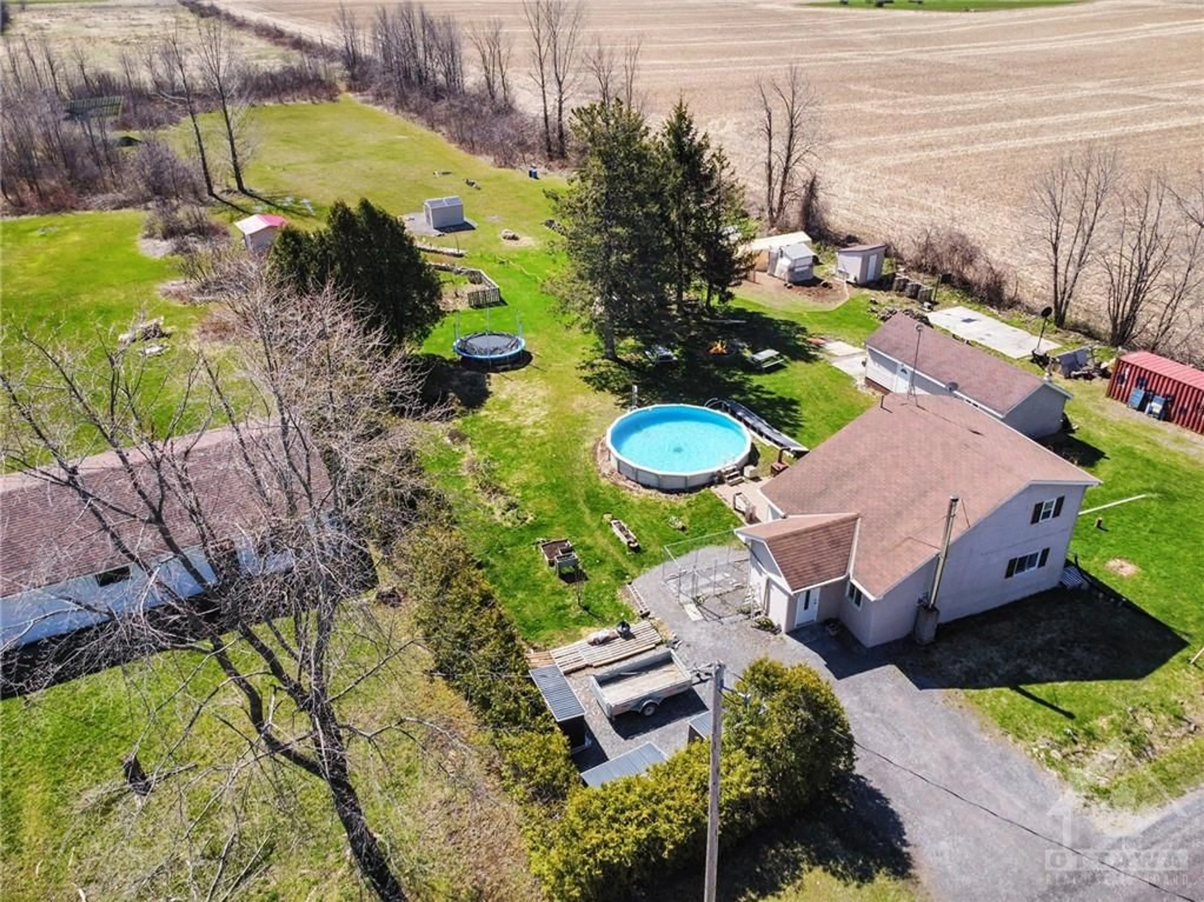 Indoor or outdoor pool for 18536 DIVERSION Rd, Apple Hill Ontario K0C 1B0