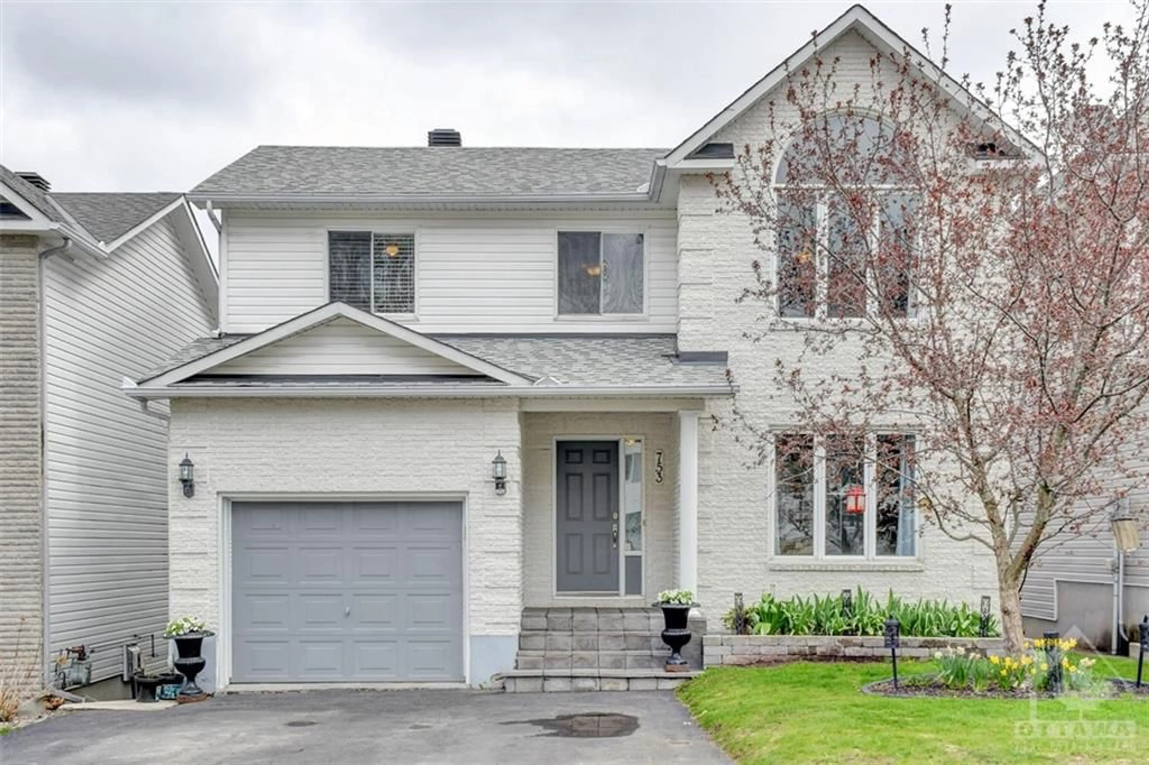 Frontside or backside of a home for 753 PAYER St, Rockland Ontario K4K 1N3