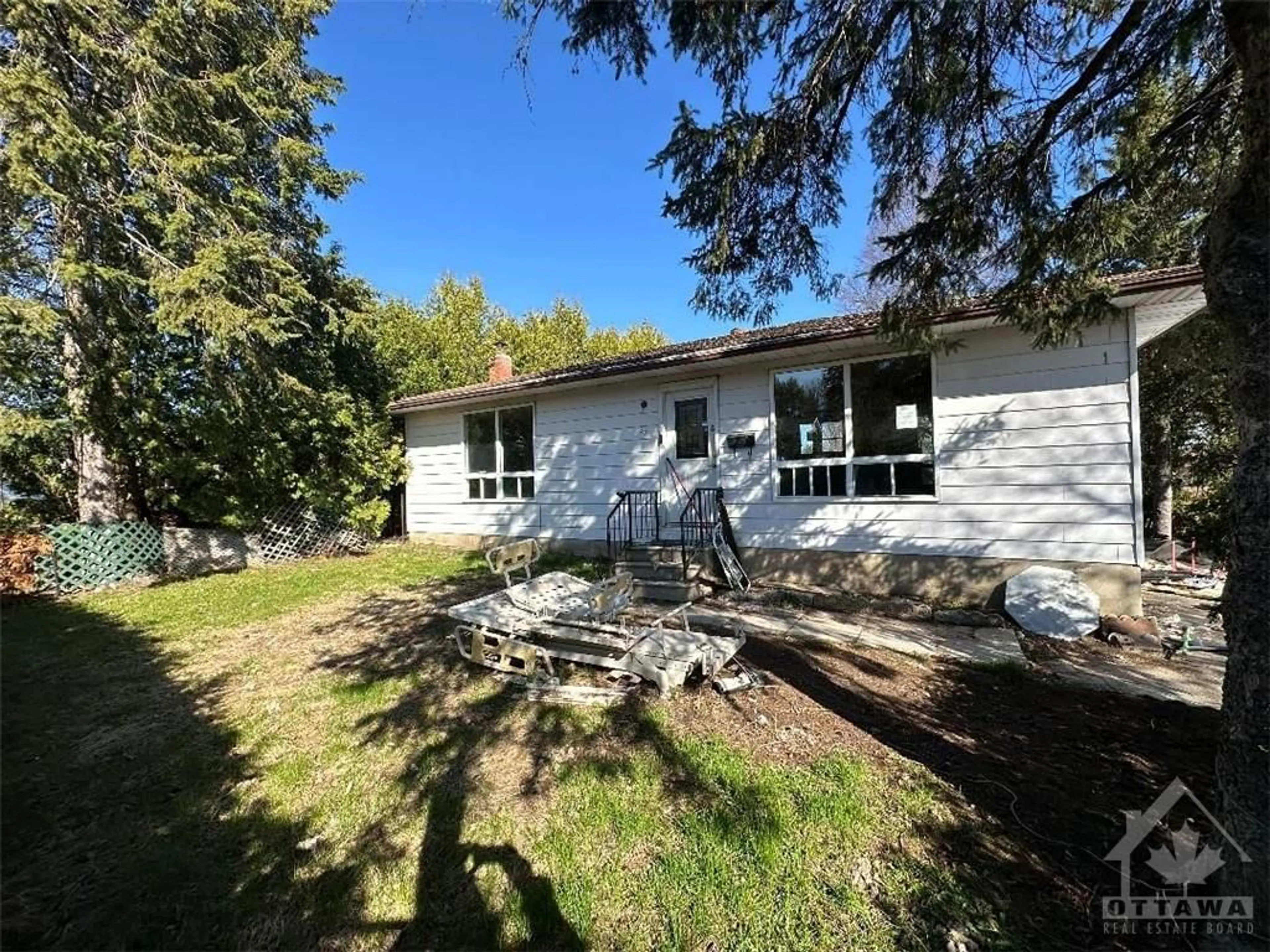 Frontside or backside of a home for 34 LAROCHE Cres, Petawawa Ontario K8H 3B9