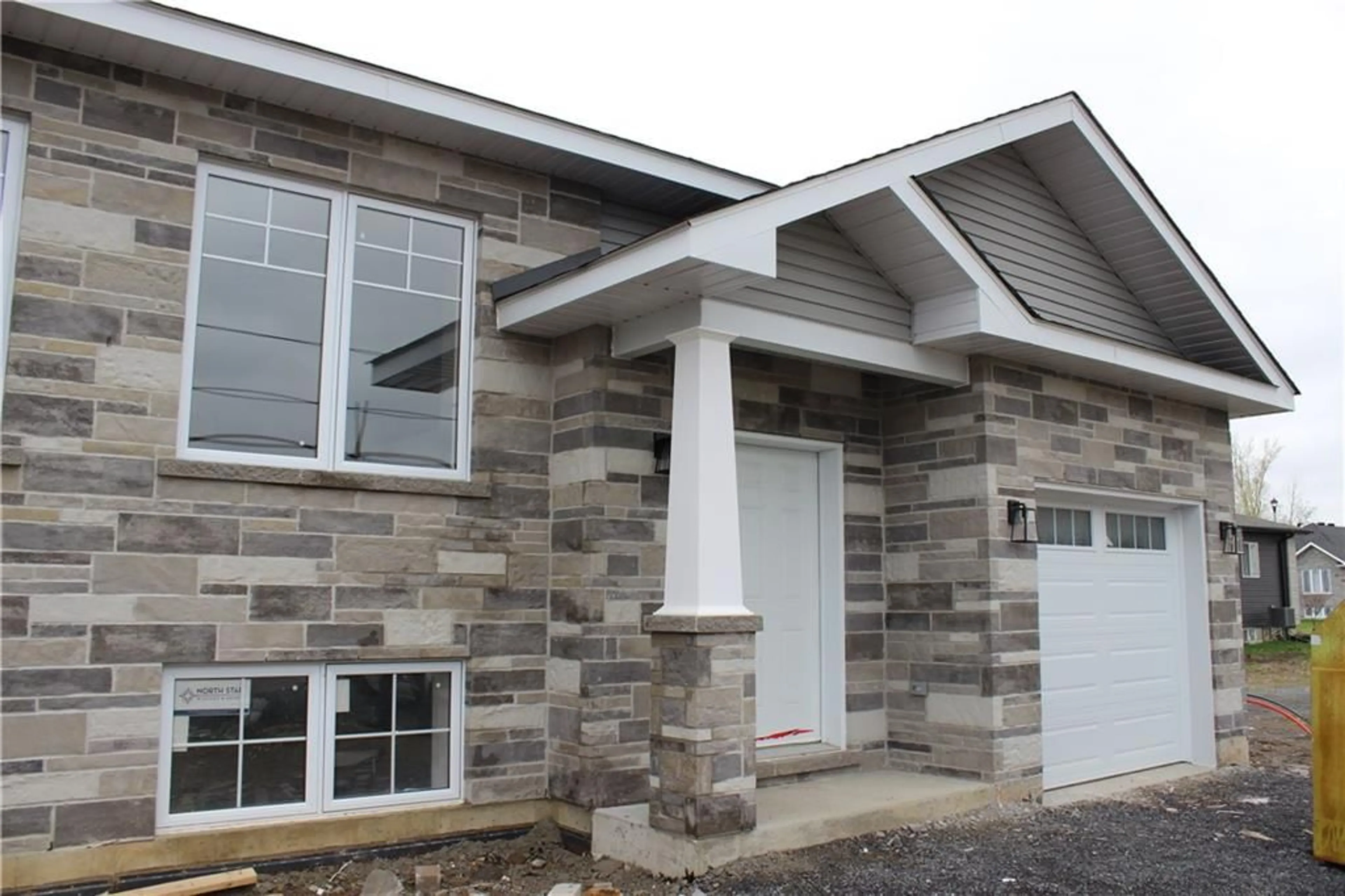 Home with brick exterior material for 350 TOLLGATE Rd, Cornwall Ontario K6J 5M3