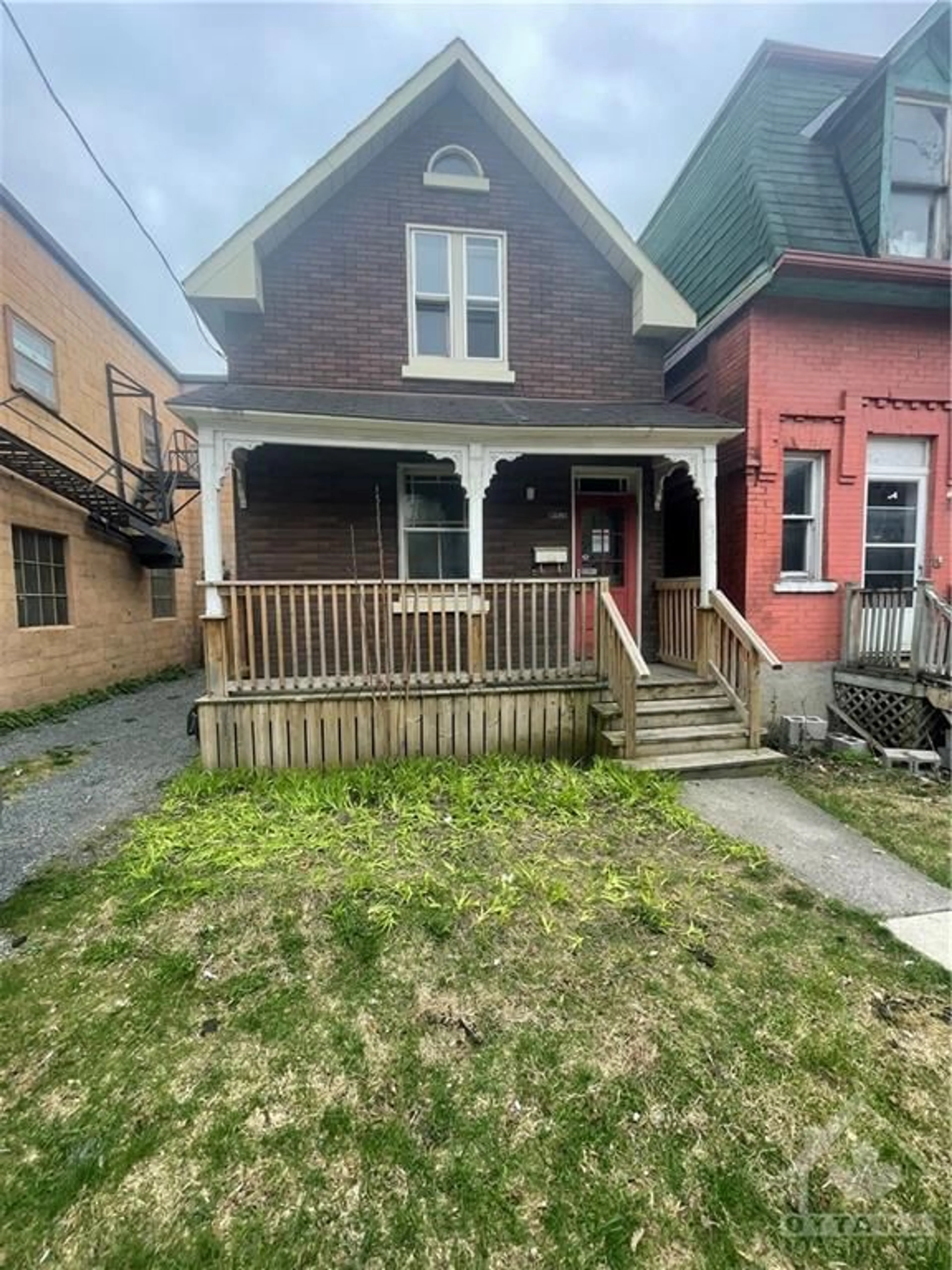 Frontside or backside of a home for 28 FLORENCE St, Ottawa Ontario K2P 0W7