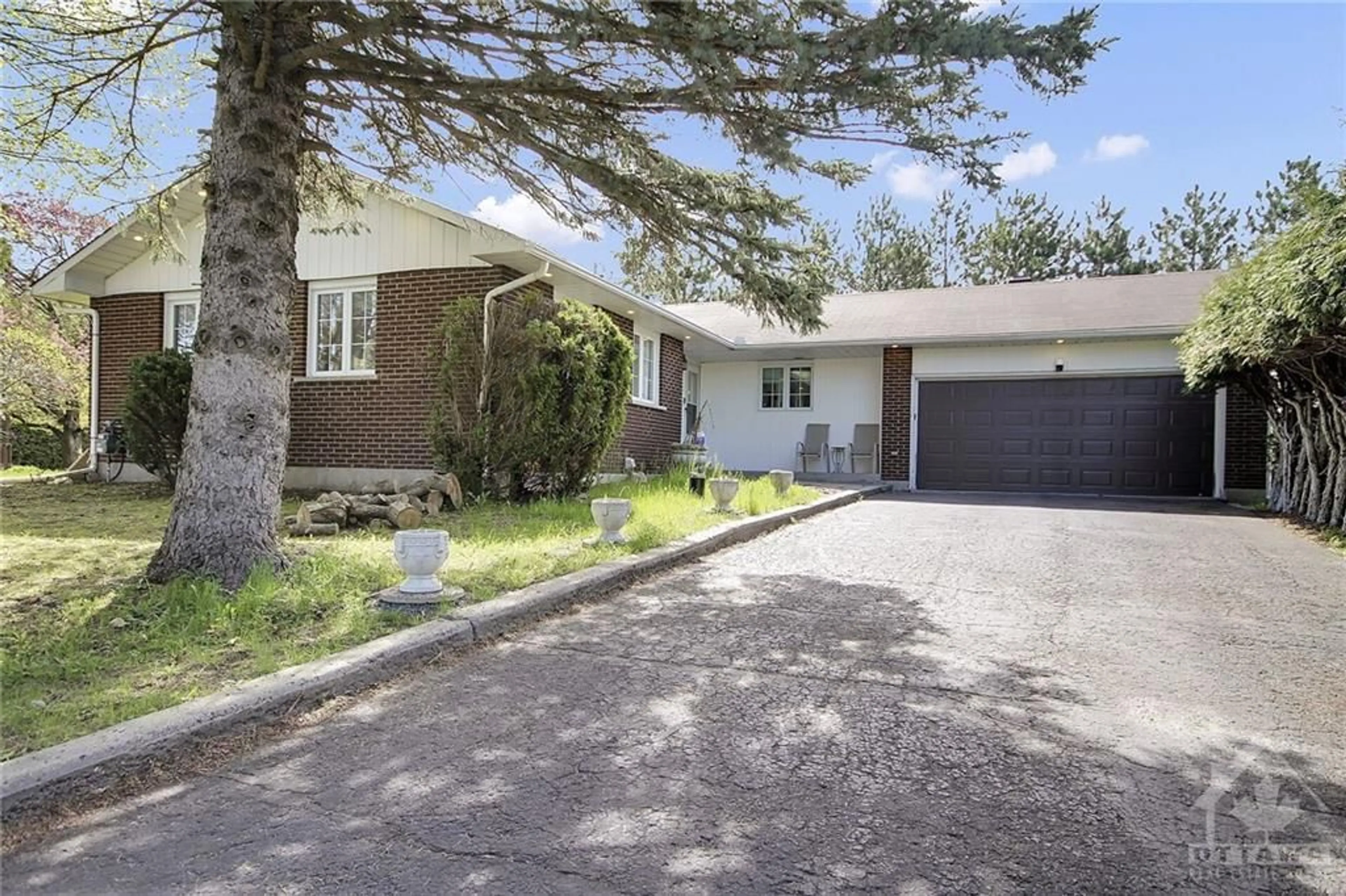 Outside view for 7038 SHIELDS Dr, Greely Ontario K4P 1A7