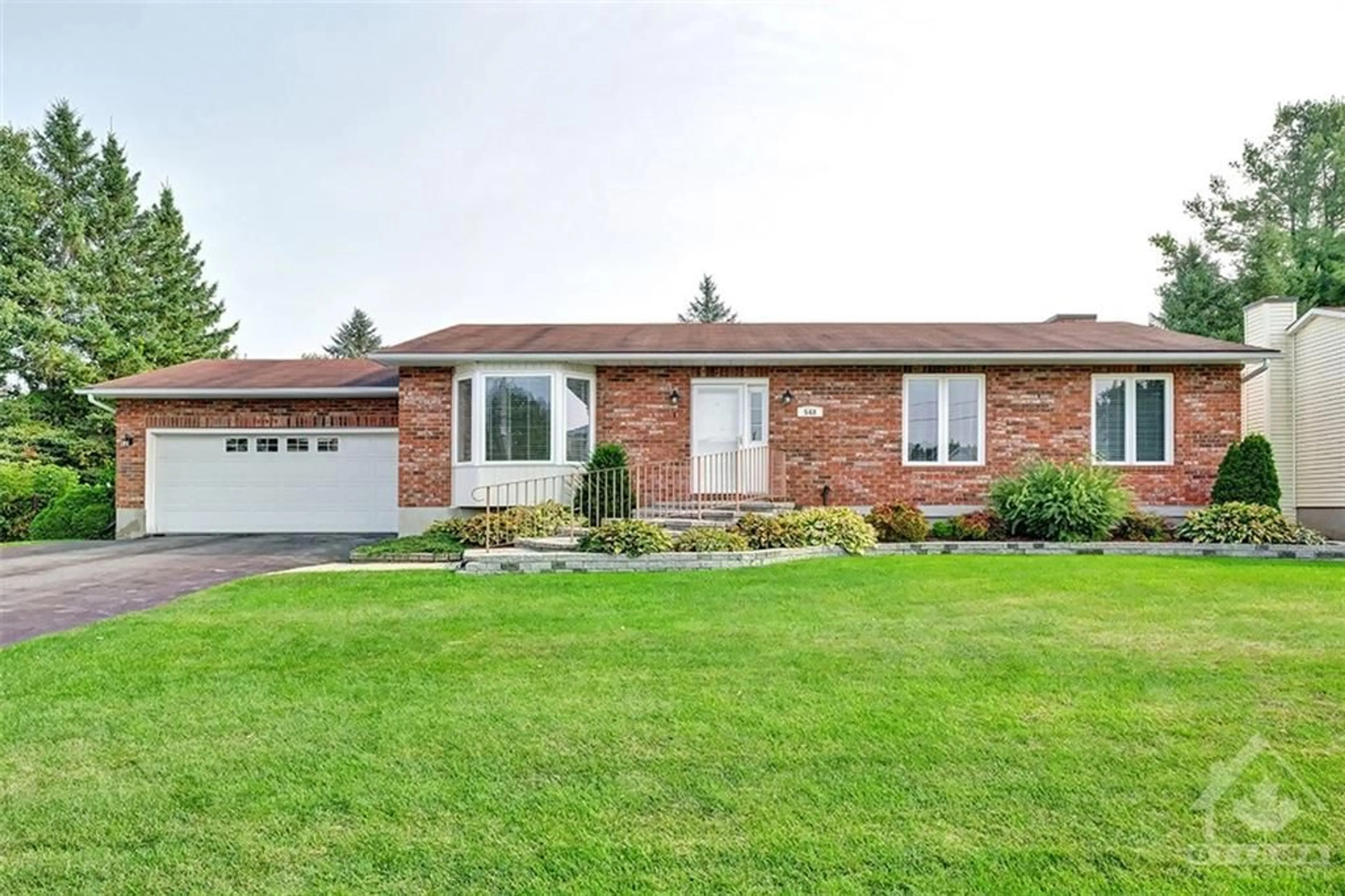 Home with brick exterior material for 548 LOUCKS Dr, Russell Ontario K4R 1B6