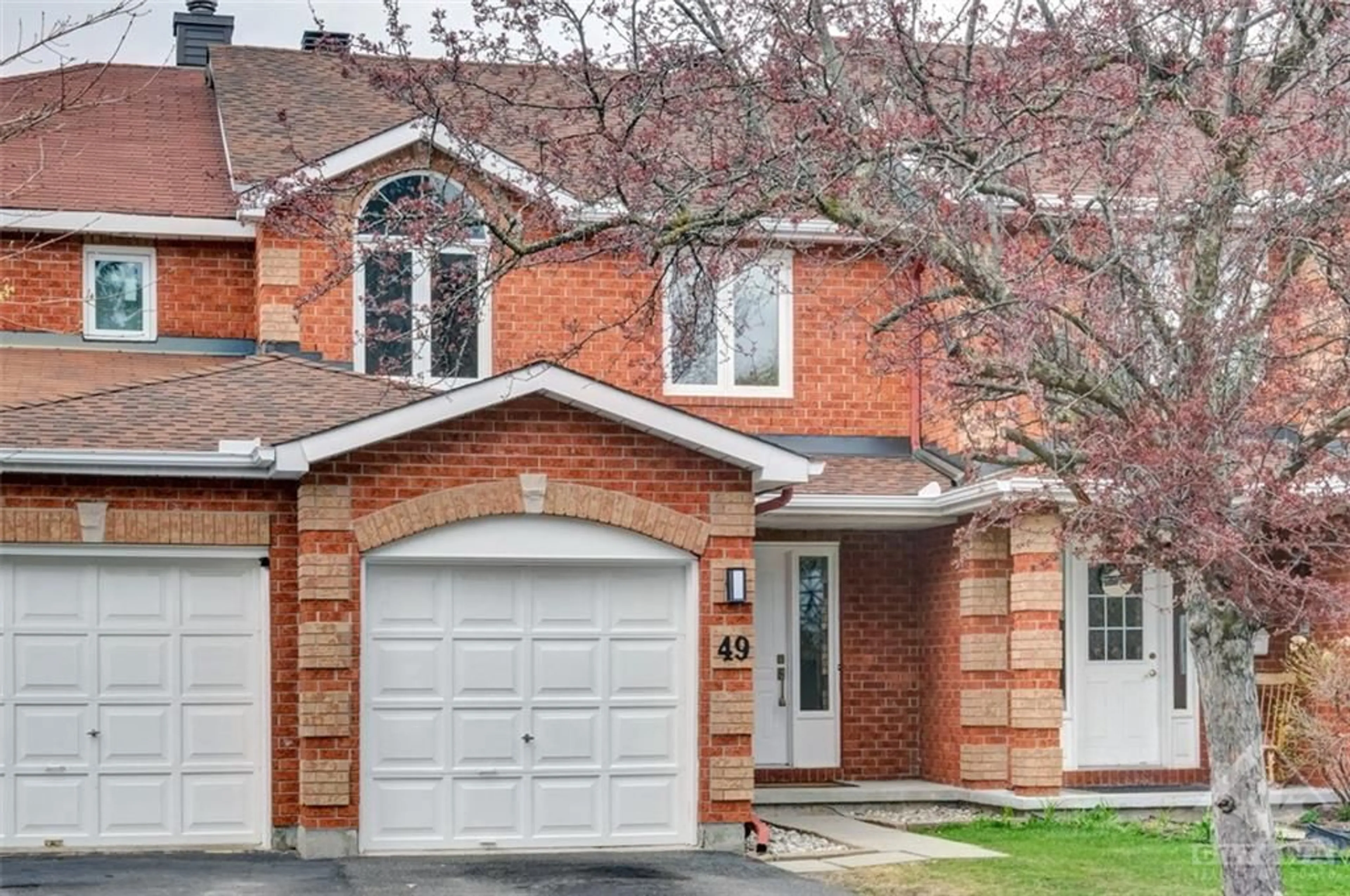 Home with brick exterior material for 49 HODGSON Crt, Kanata Ontario K2K 2T4