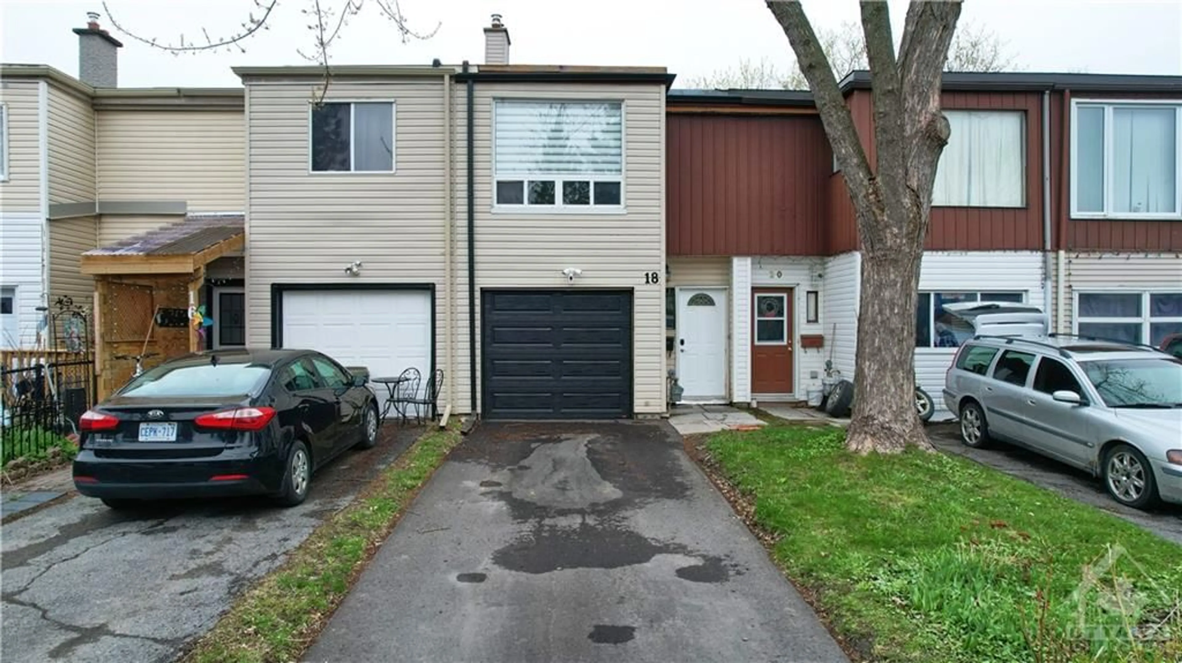 A pic from exterior of the house or condo for 18 TARQUIN Cres, Nepean Ontario K2H 8J8