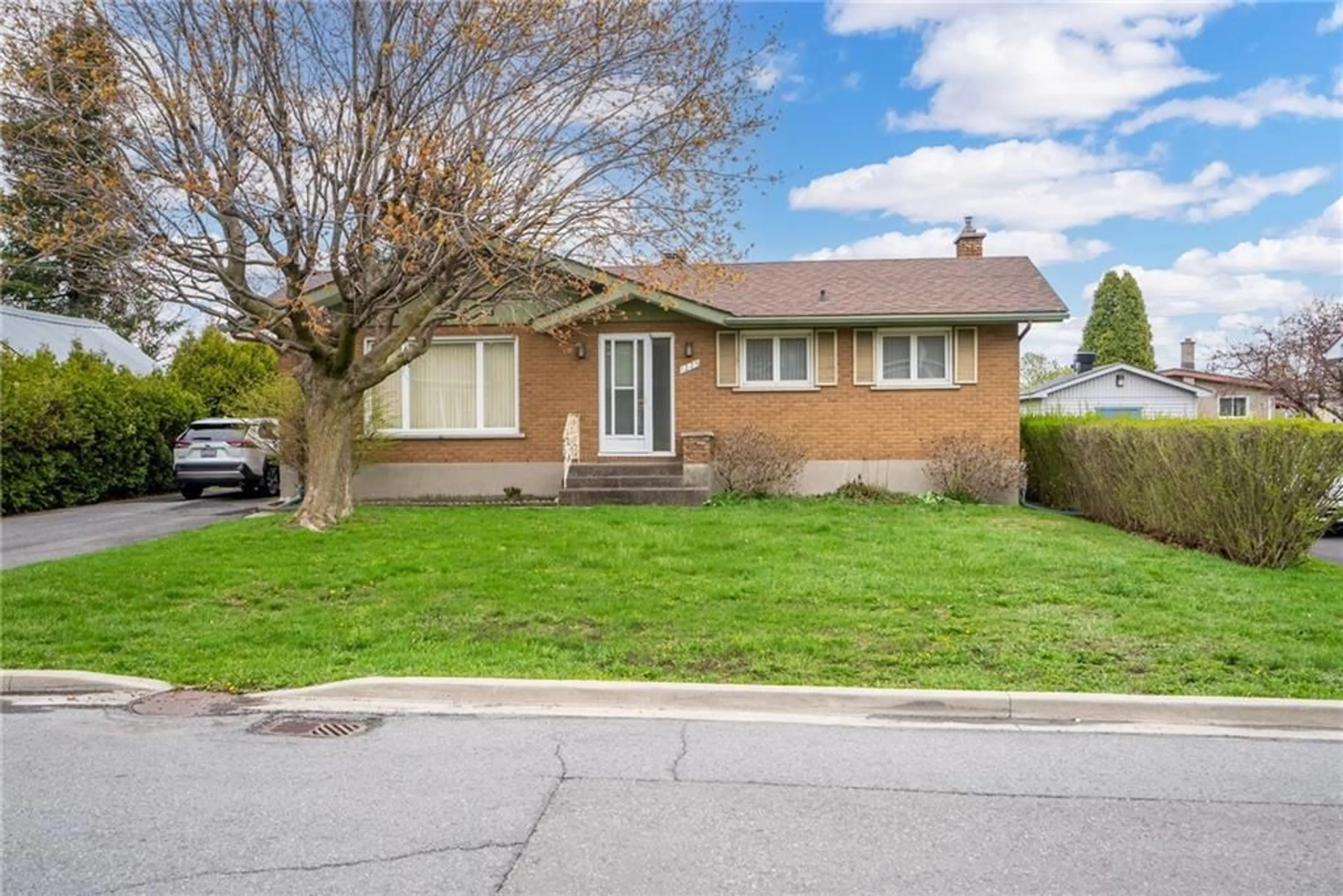 Frontside or backside of a home for 1225 HENRY St, Cornwall Ontario K6J 5A5