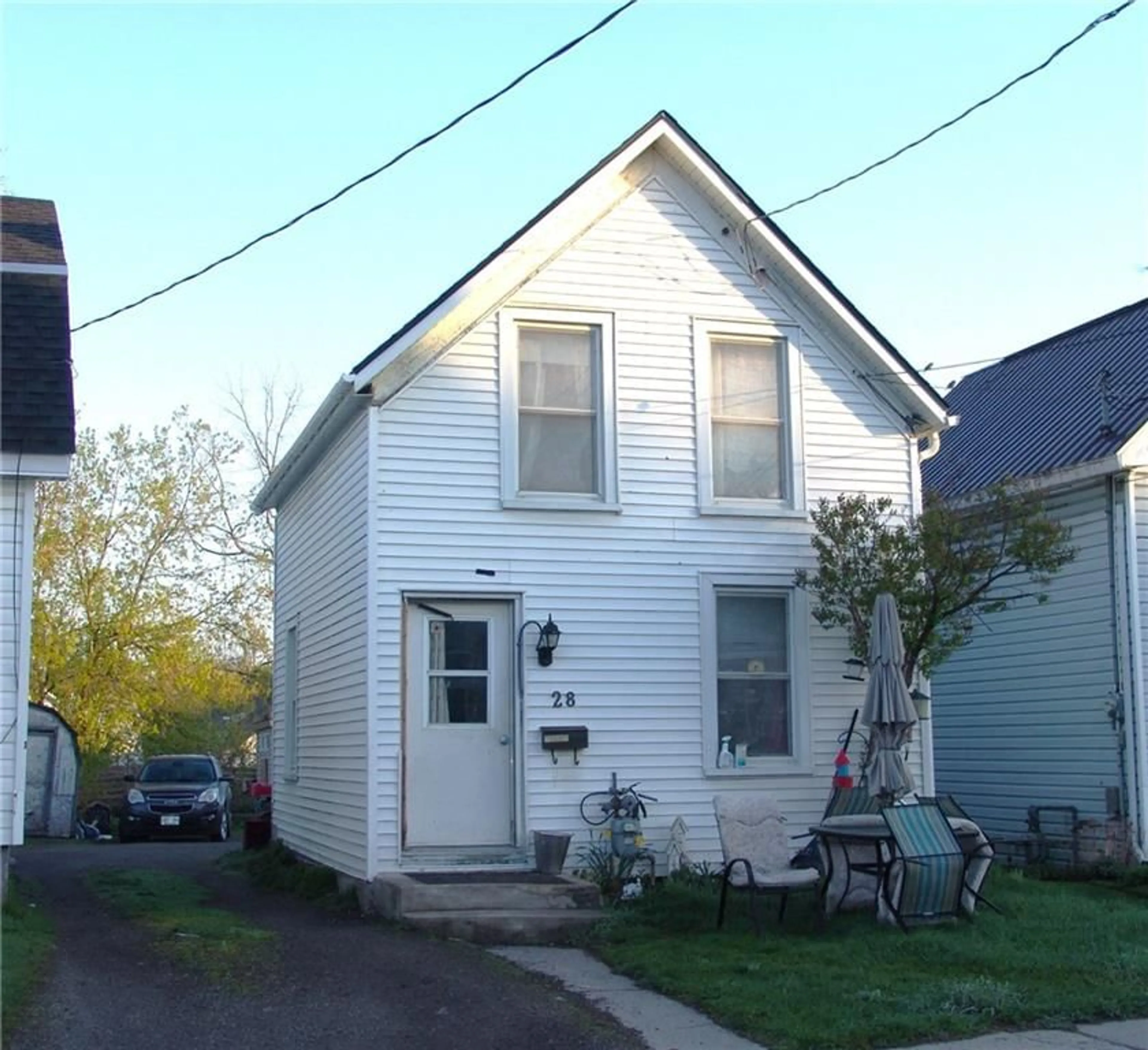 Frontside or backside of a home for 28 CHARLES St, Brockville Ontario K6V 1T2