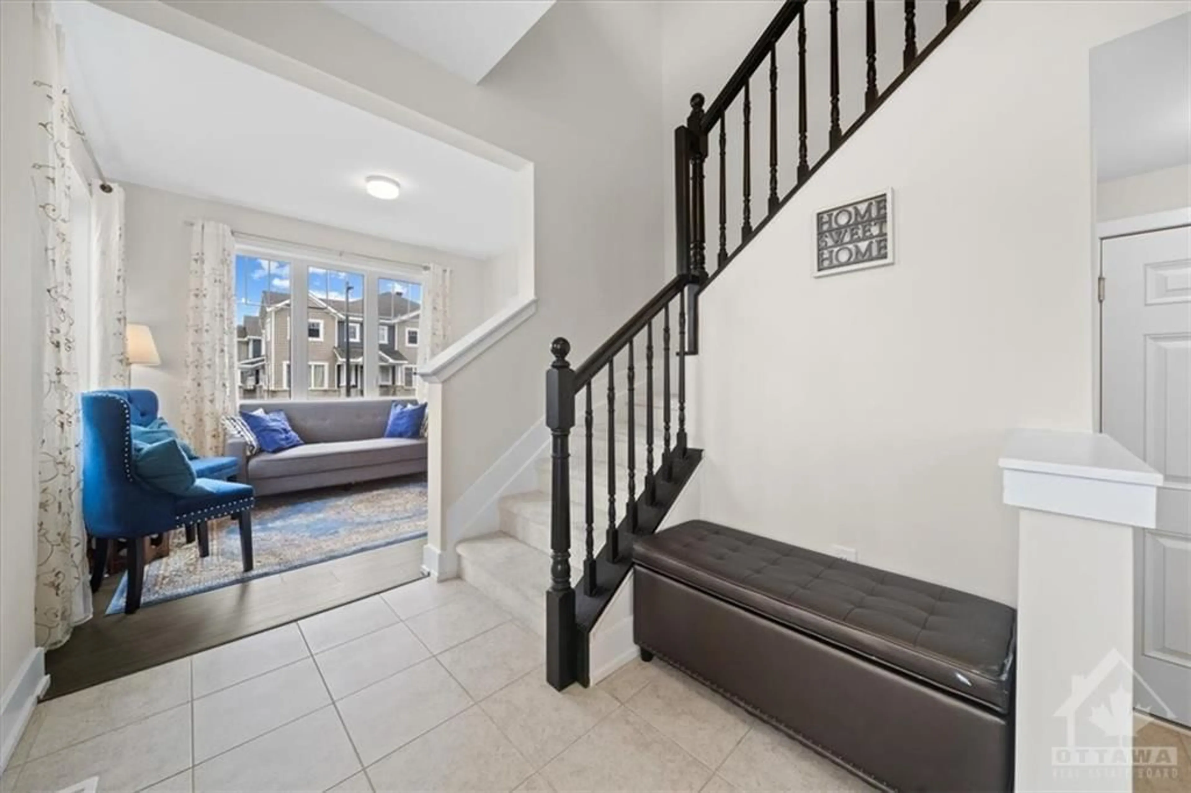 Indoor entryway for 685 ALLIED Mews, Ottawa Ontario K2S 2Z6