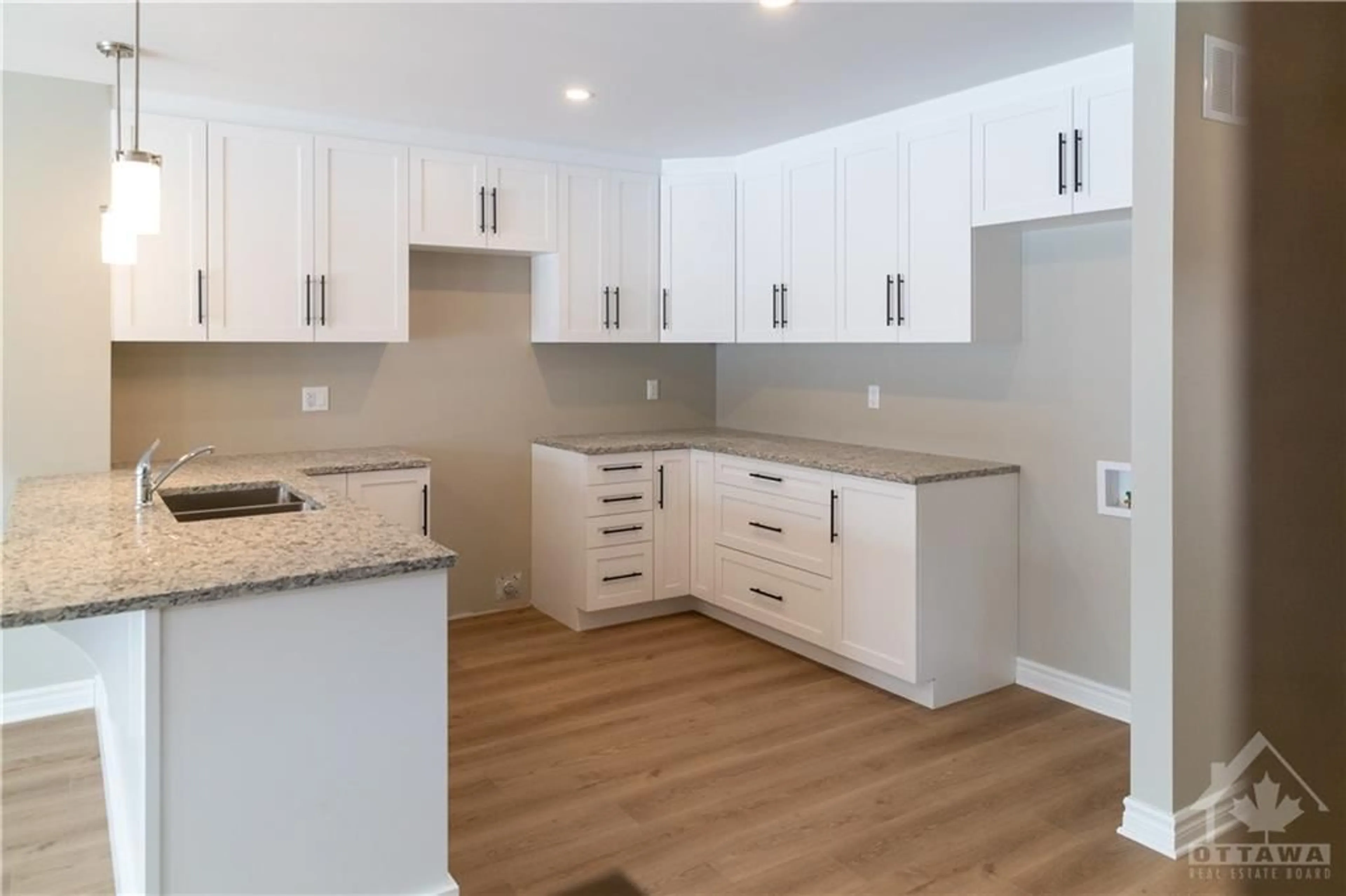 Contemporary kitchen for 112 DOWDALL Cir, Carleton Place Ontario K7C 0S4