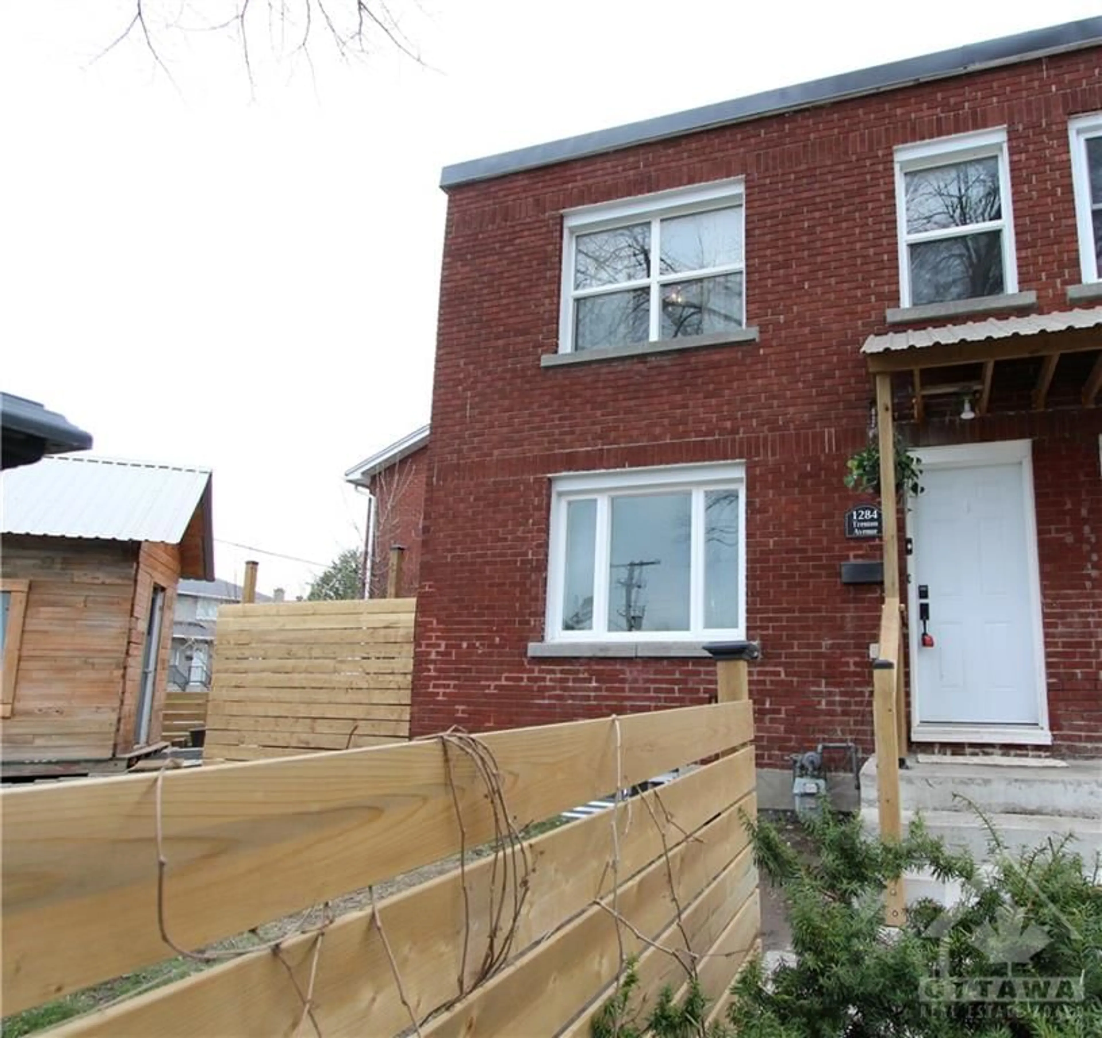 Frontside or backside of a home for 1284 TRENTON Ave, Ottawa Ontario K1Z 8K1