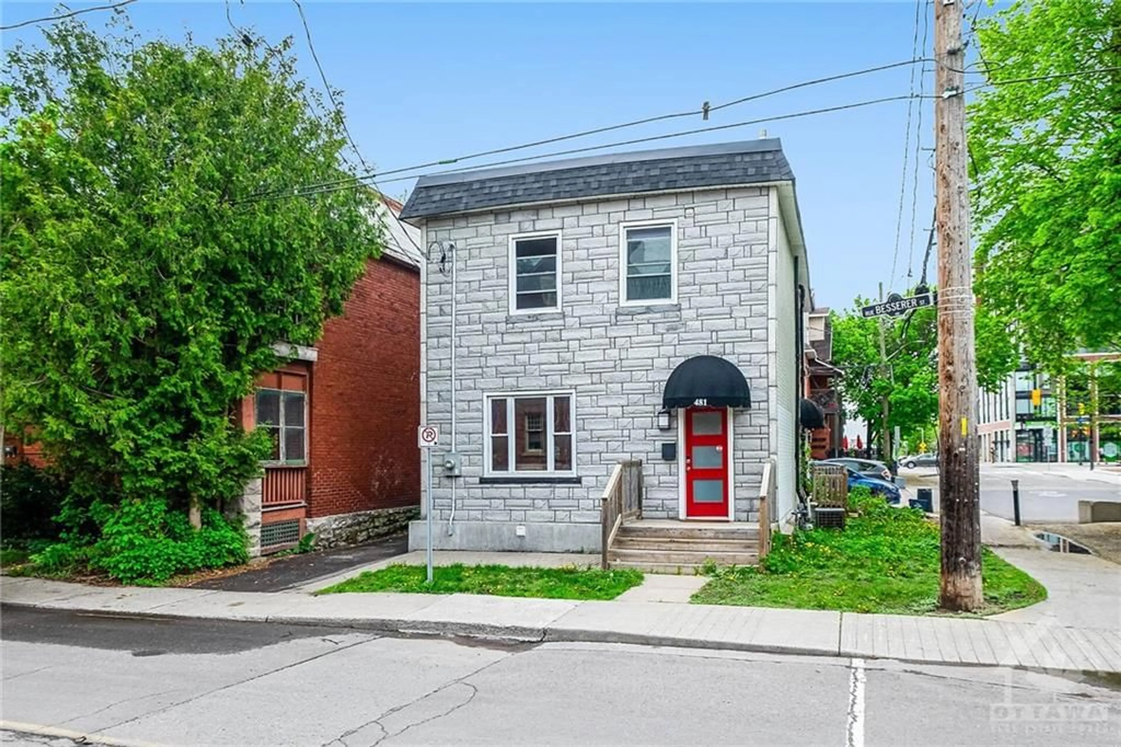 Home with brick exterior material for 481 BESSERER St, Ottawa Ontario K1N 8H5