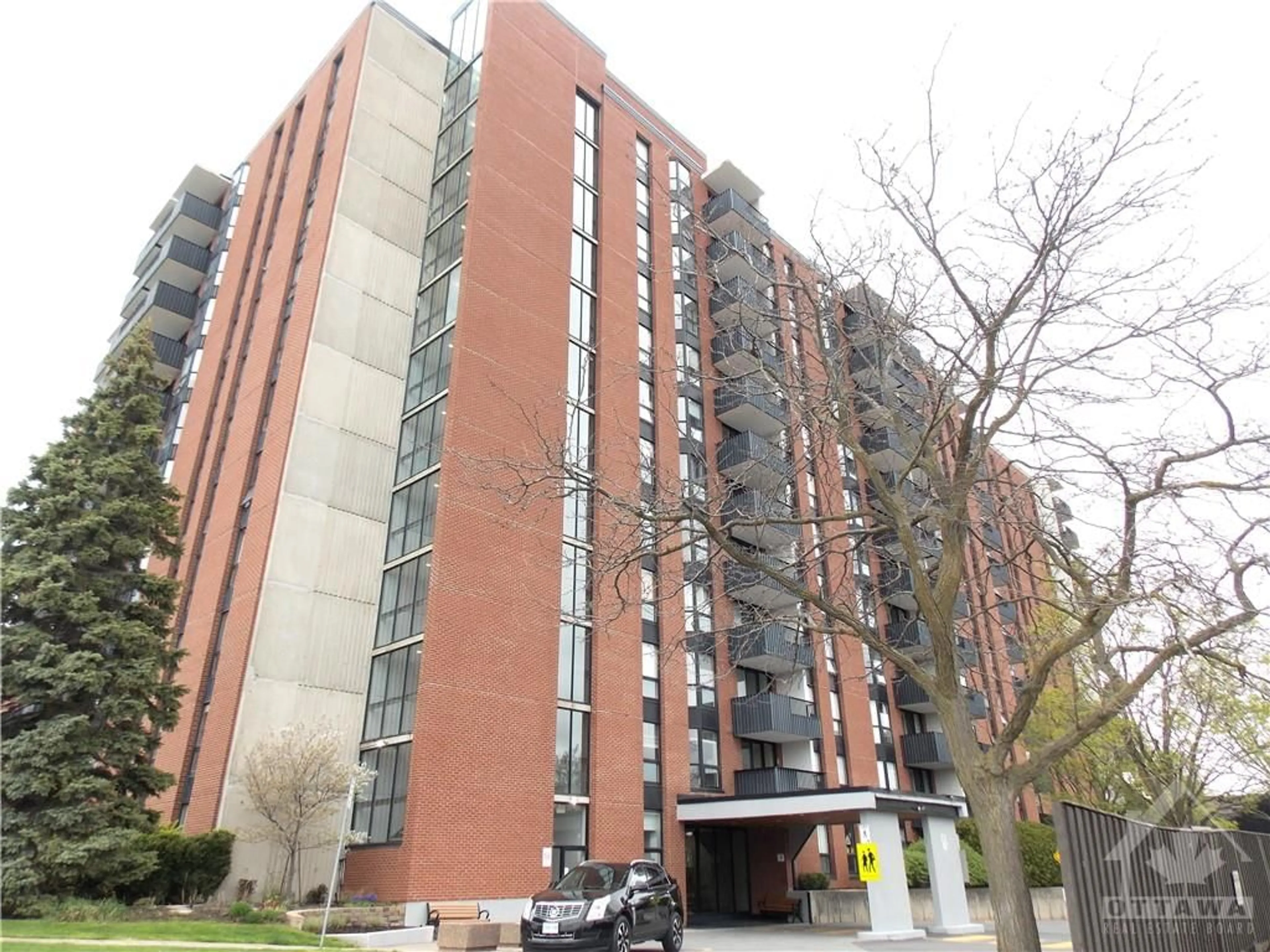 A pic from exterior of the house or condo for 2951 RIVERSIDE Dr #403, Ottawa Ontario K1V 8W6