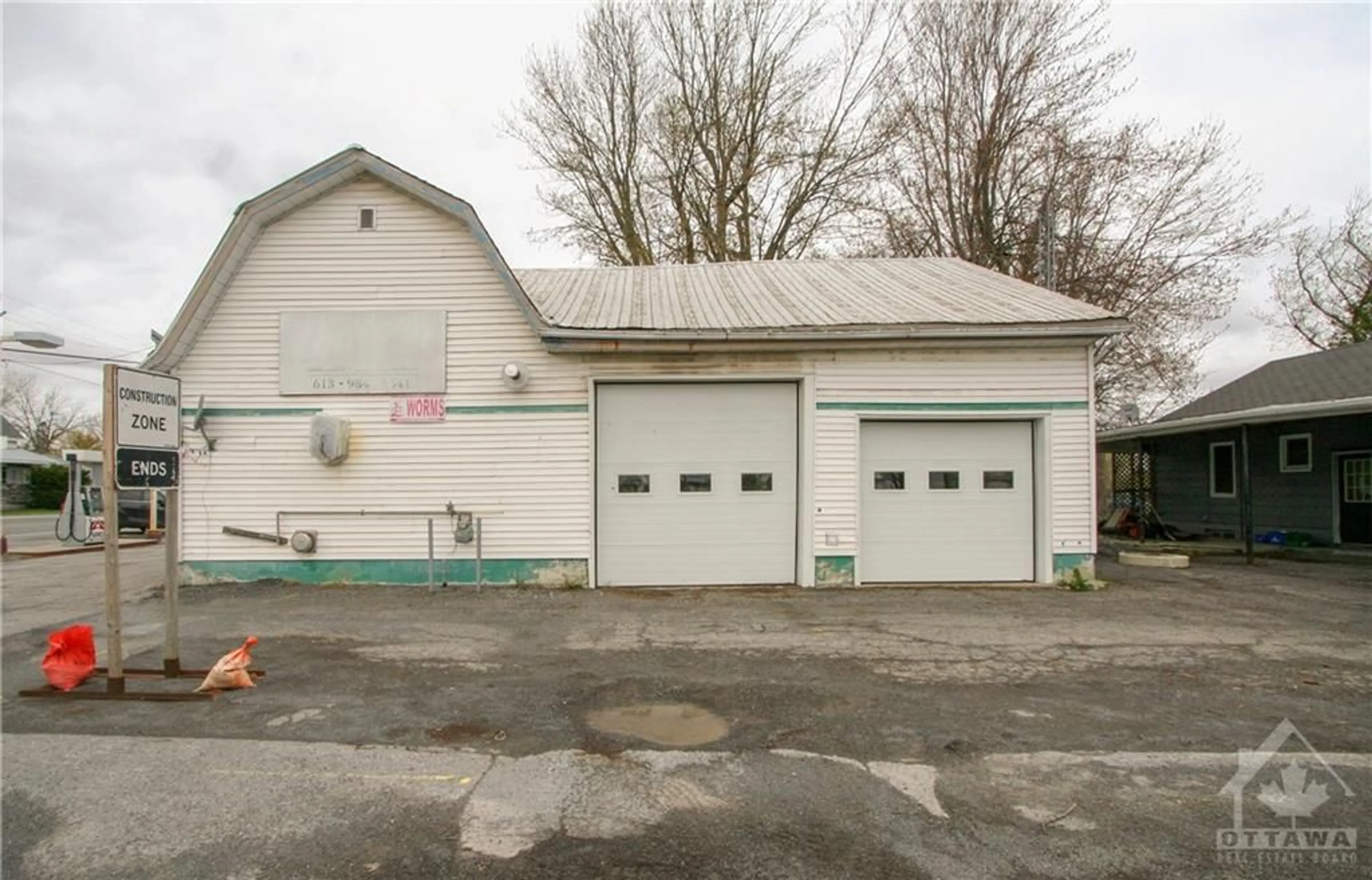 Indoor garage for 9 COCKBURN St, Berwick Ontario K0C 1G0