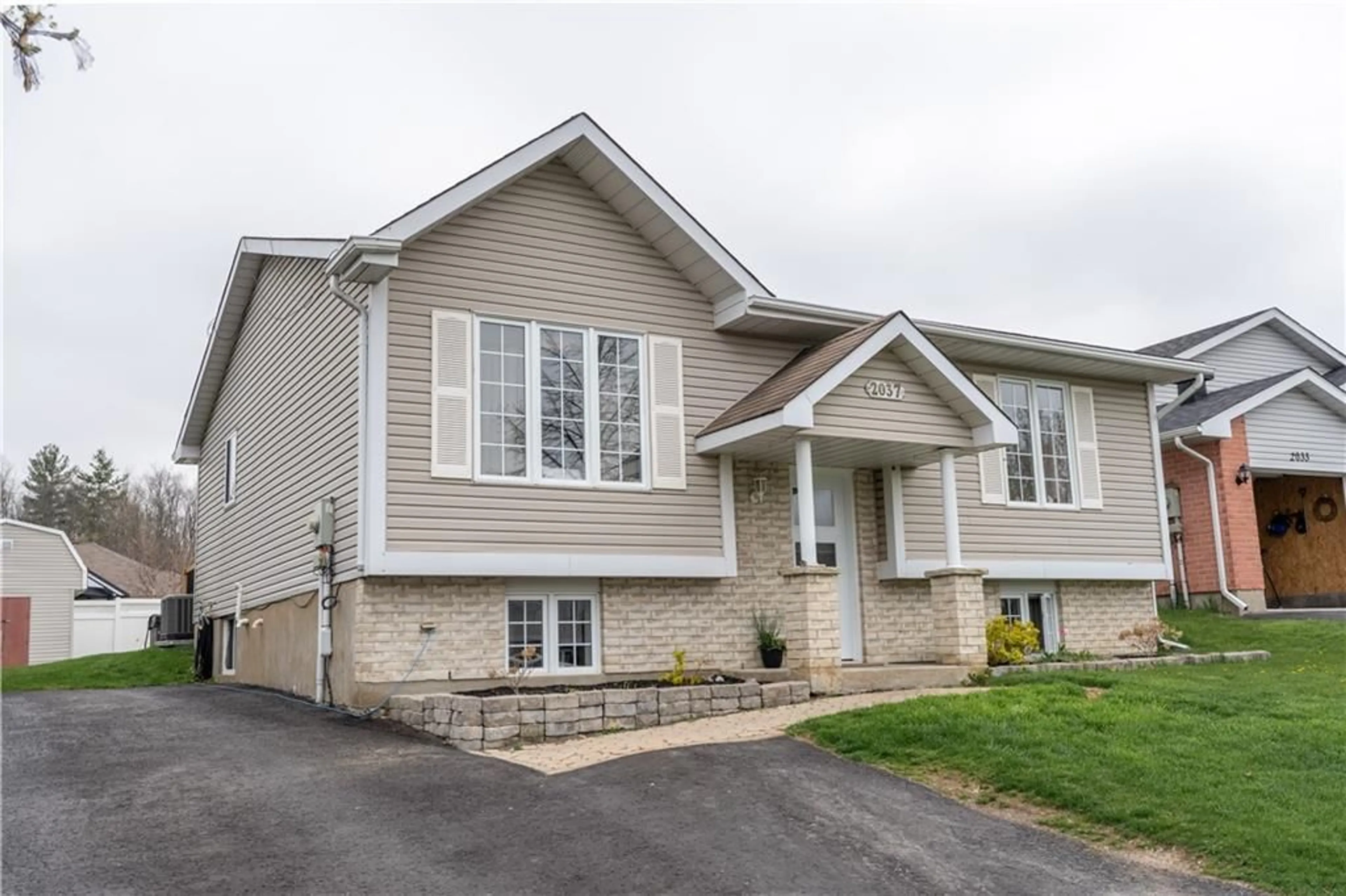 Frontside or backside of a home for 2037 BLESSED SACRAMENT Dr, Cornwall Ontario K6H 7N5
