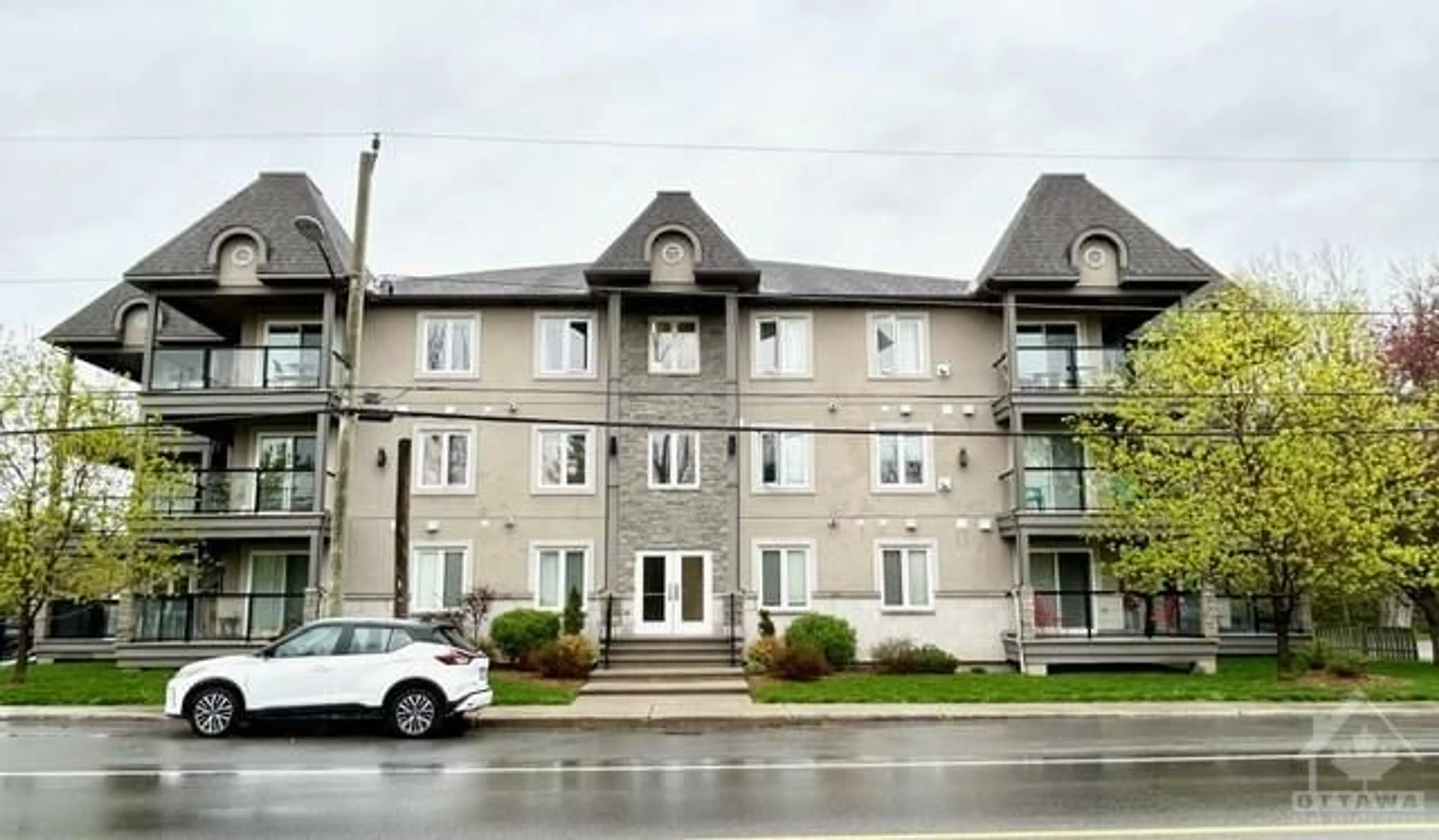 A pic from exterior of the house or condo for 2 WARNER St #102, Russell Ontario K4R 0B4