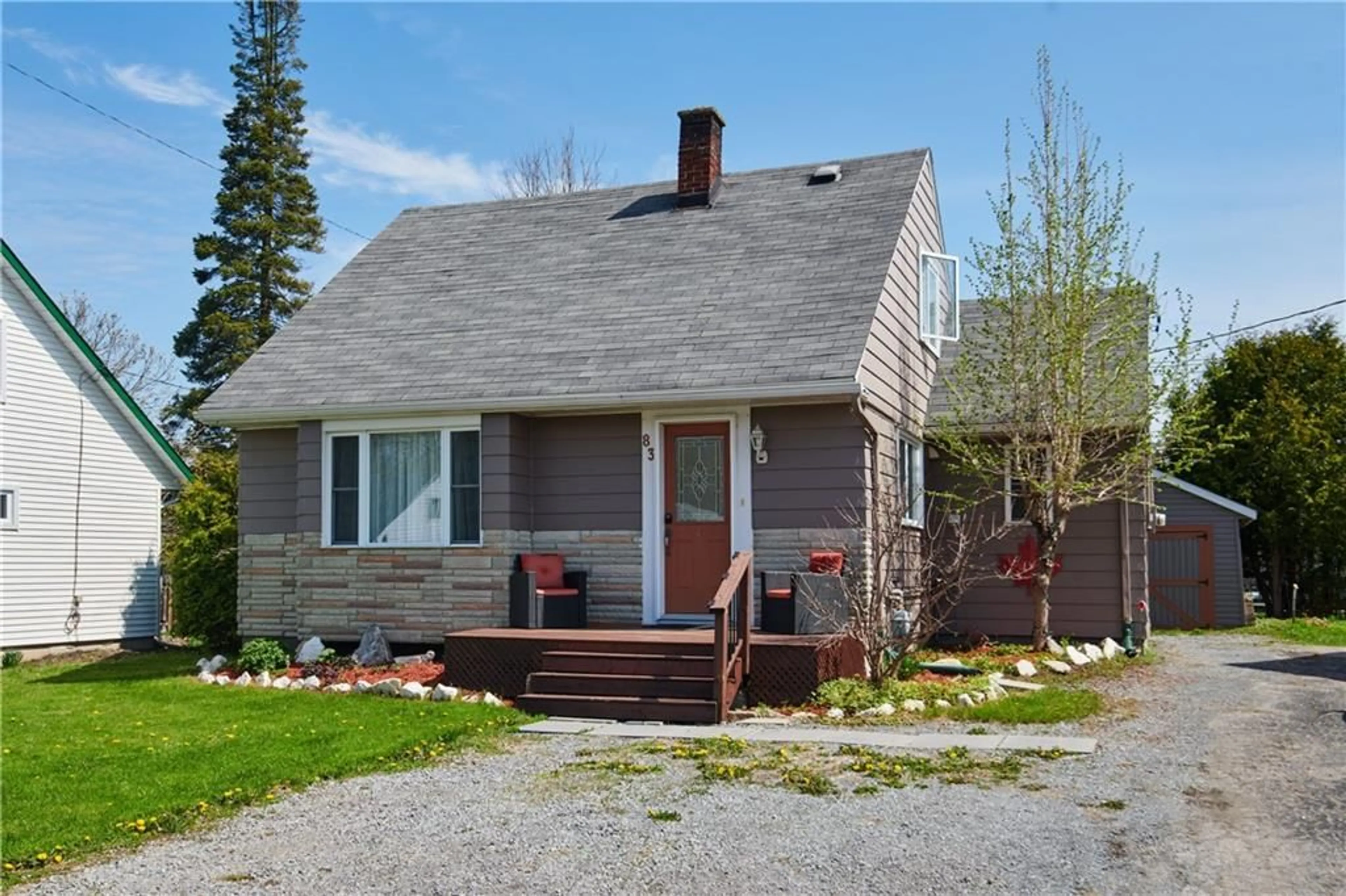 Cottage for 83 HARRY St, Renfrew Ontario K7V 3C6