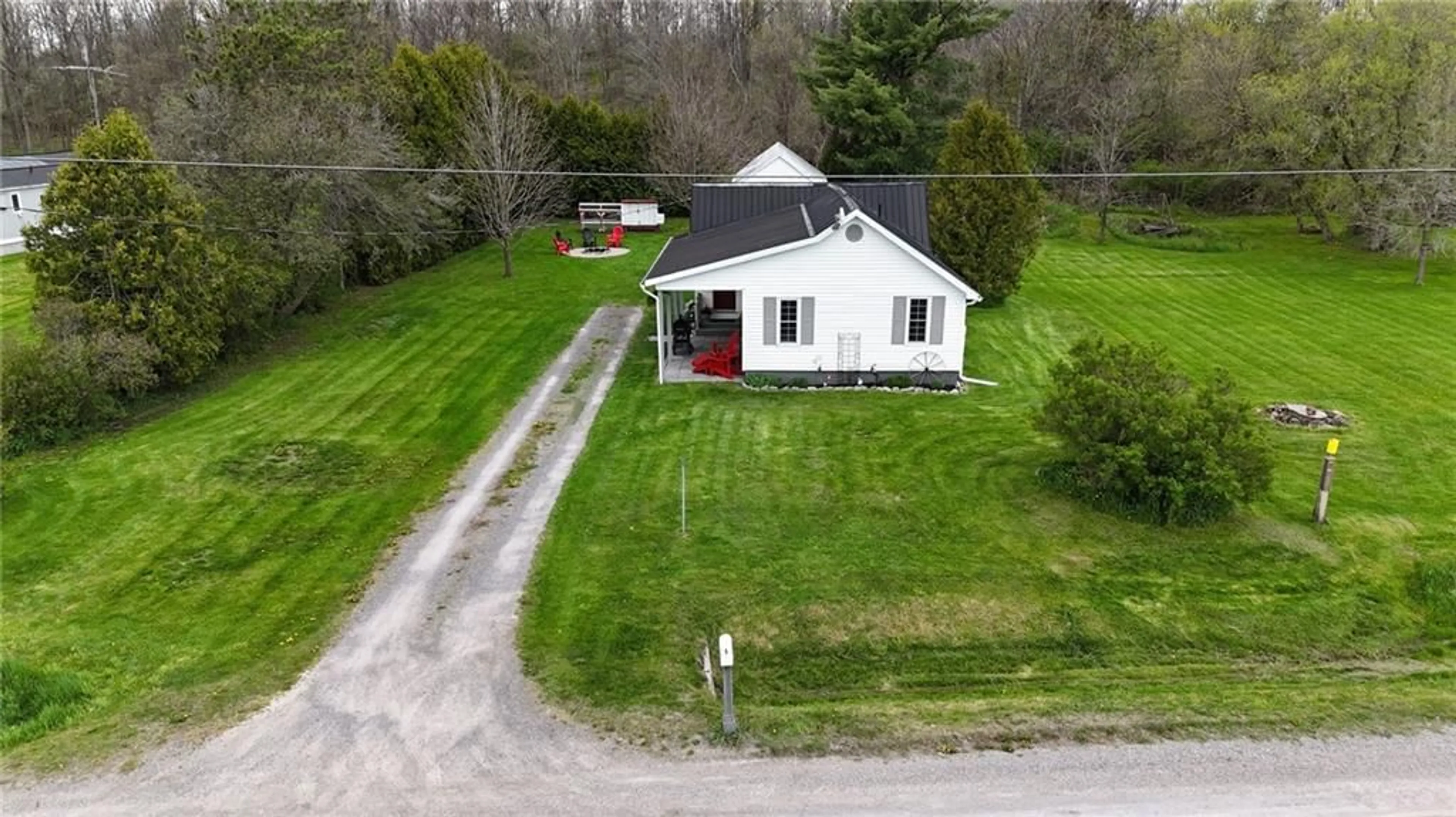 Cottage for 1404 COUNTY ROAD 2 Rd, Mallorytown Ontario K0E 1R0
