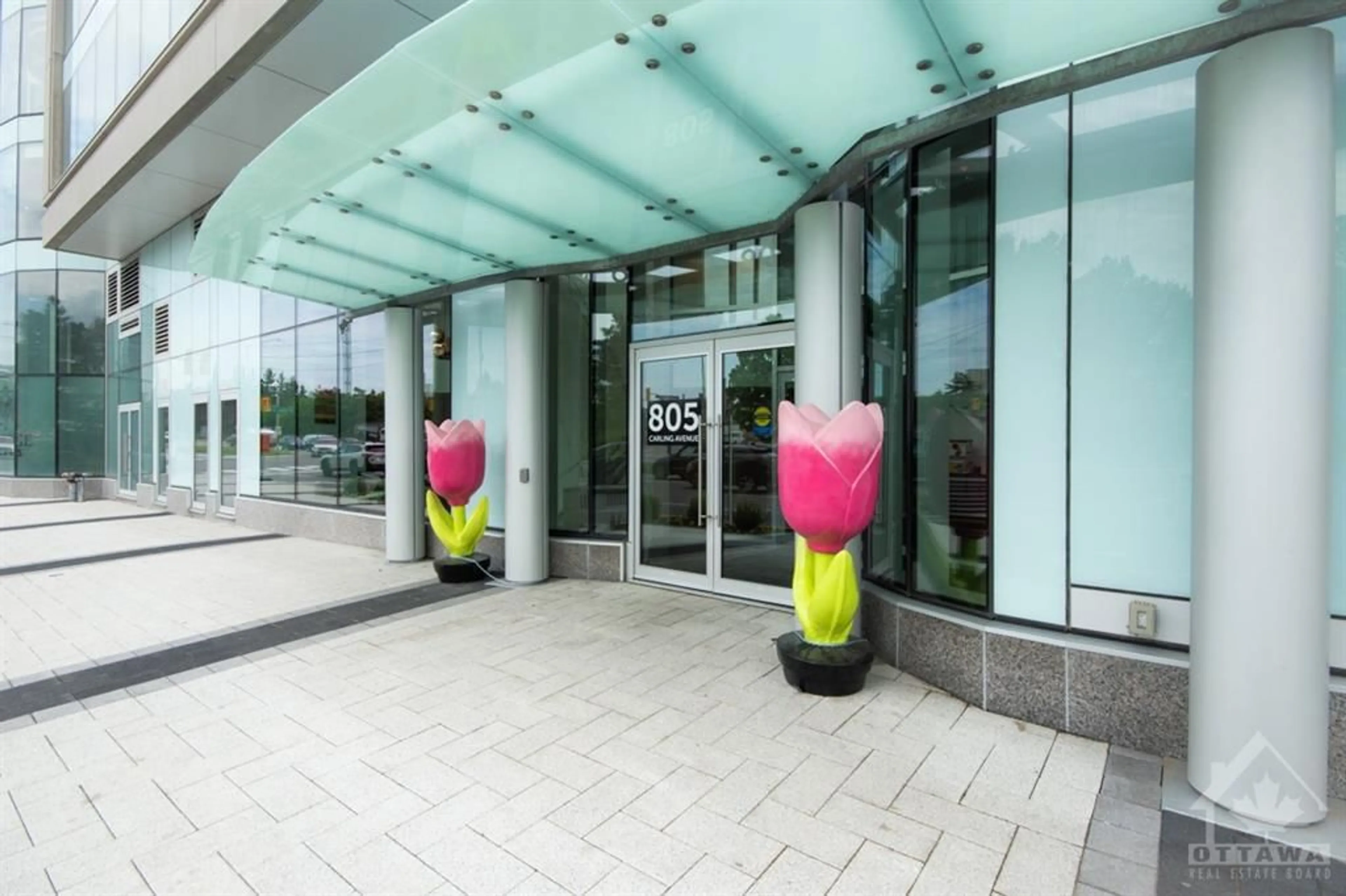 Indoor lobby for 805 CARLING Ave #509, Ottawa Ontario K1S 5W9