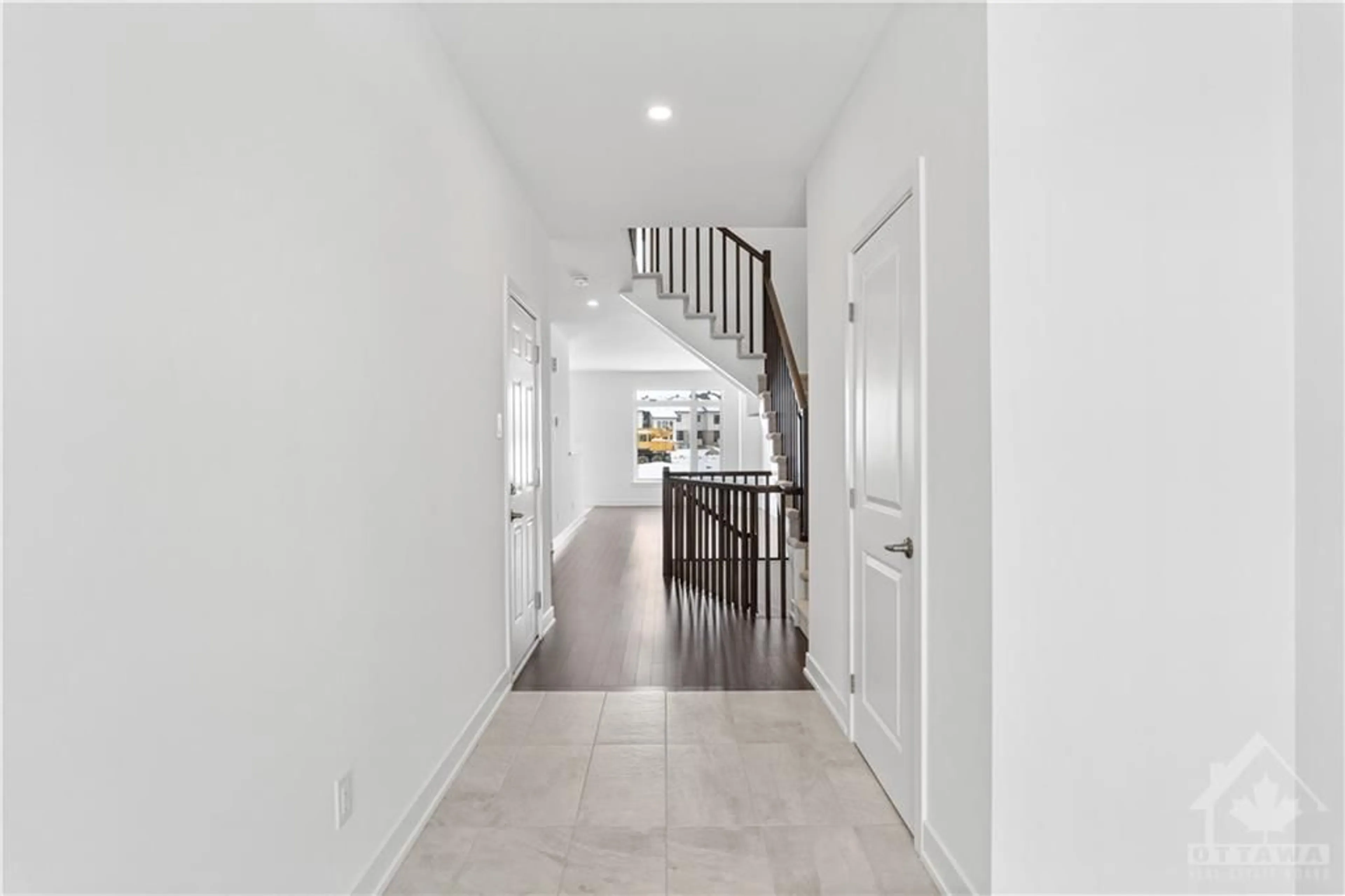 Indoor entryway for 966 BRIAN GOOD Ave, Ottawa Ontario K4M 0R4