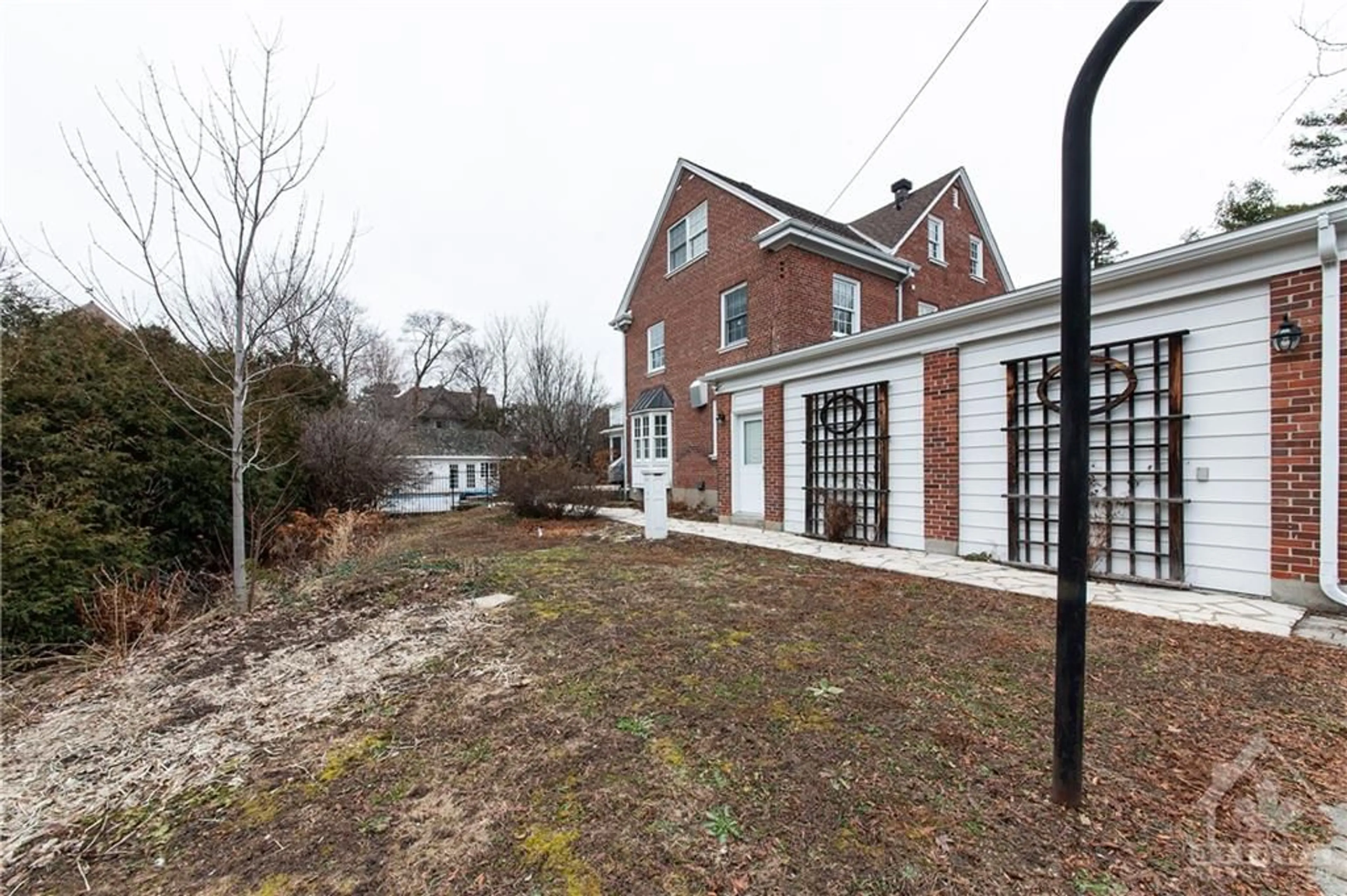 A pic from exterior of the house or condo, the fenced backyard for 250 THOROLD Rd, Ottawa Ontario K1M 0J9