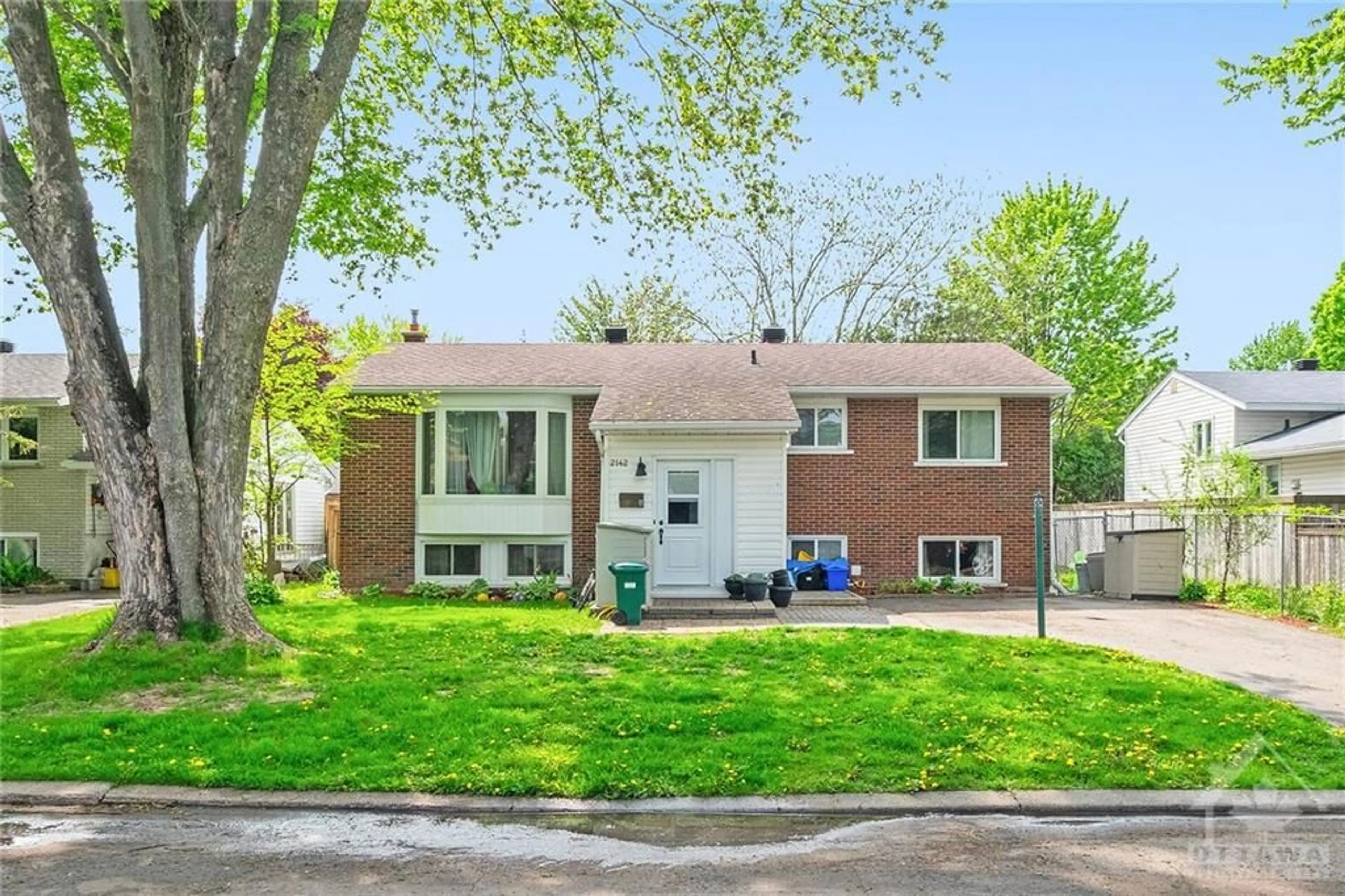 Home with brick exterior material for 2142 MONSON Ave, Ottawa Ontario K1J 6A8
