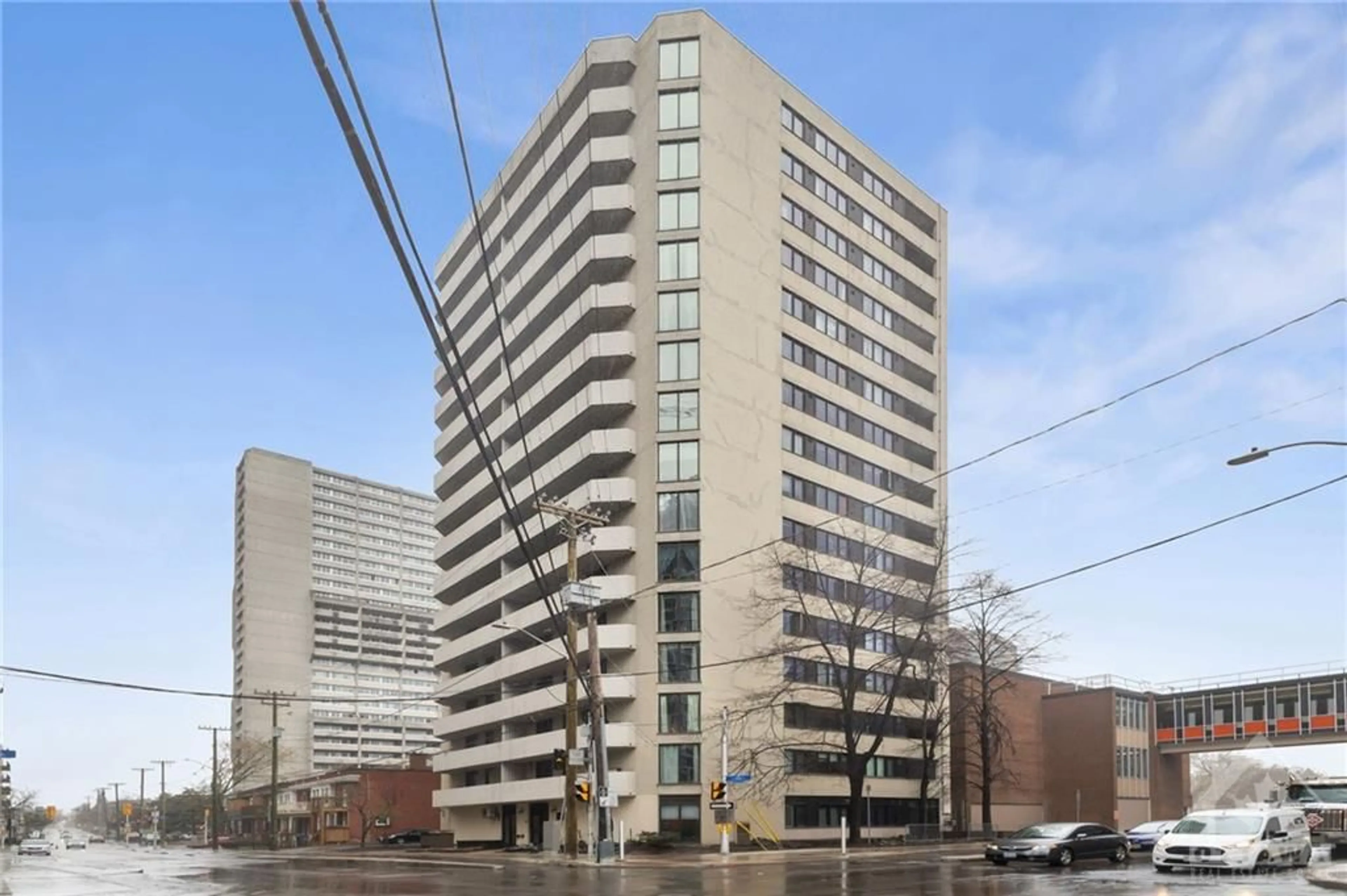 A pic from exterior of the house or condo for 200 BAY St #1103, Ottawa Ontario K1R 7W8