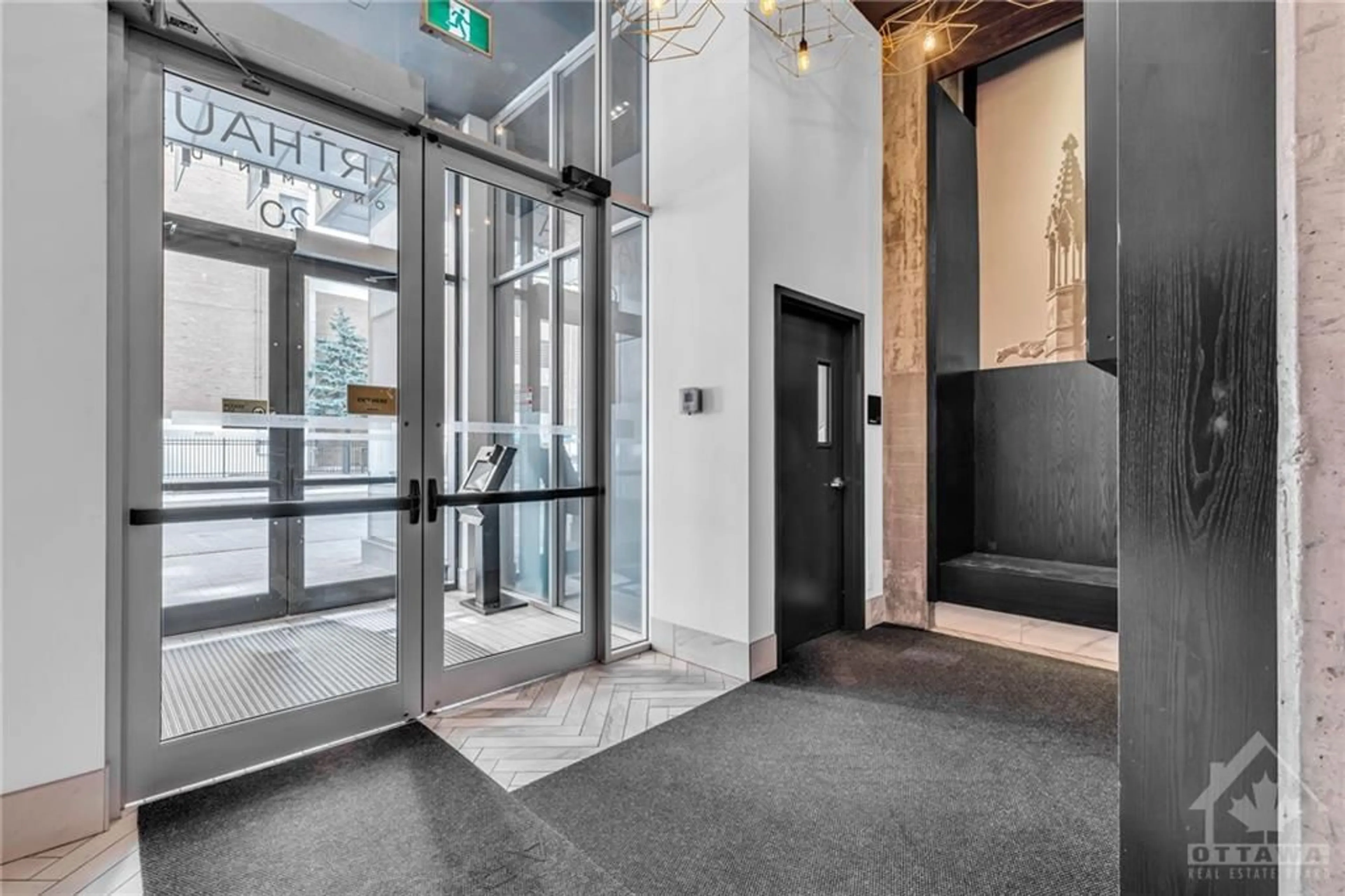 Indoor foyer for 20 DALY Ave #1611, Ottawa Ontario K1N 0C6