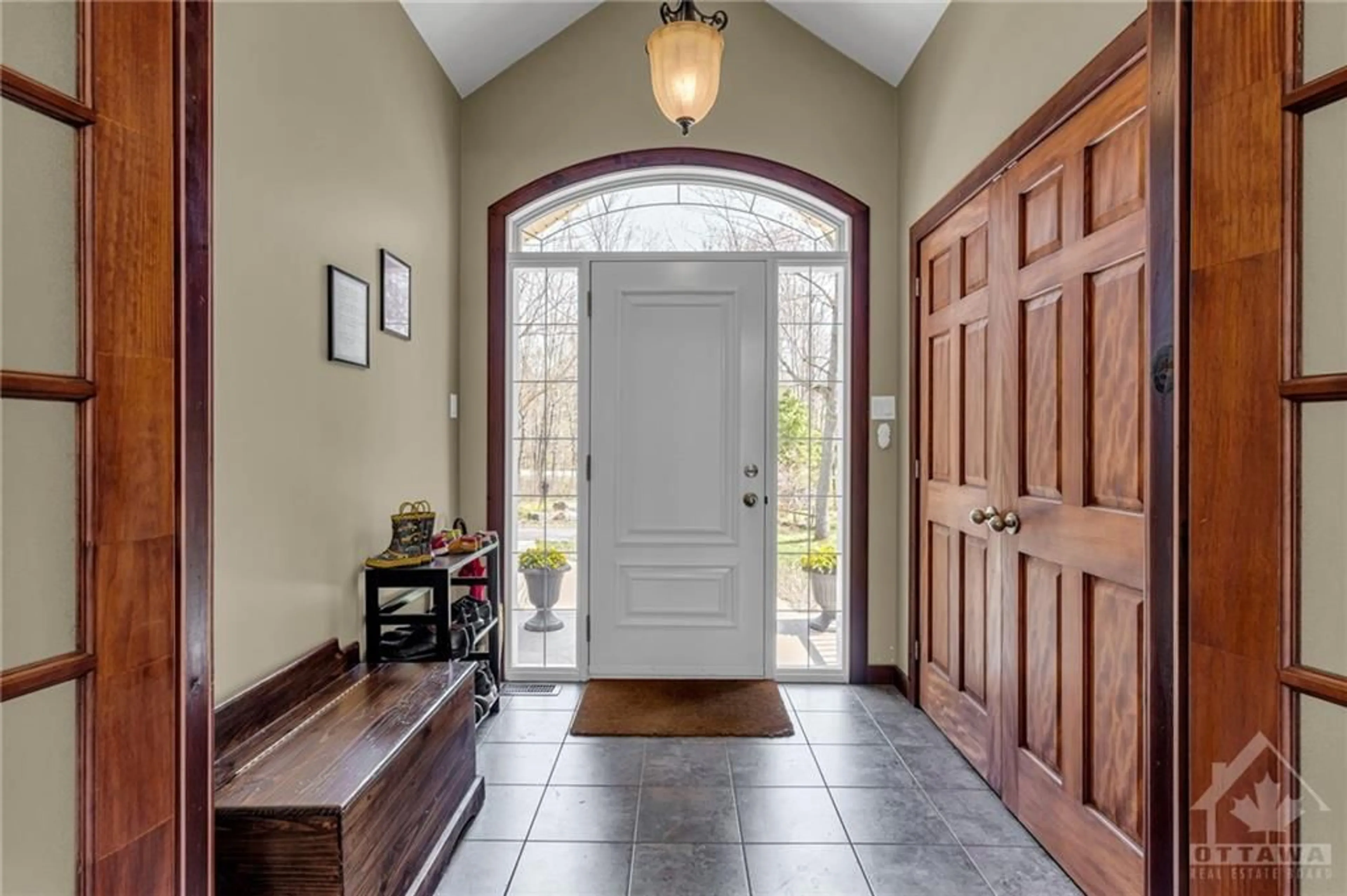 Indoor entryway for 2022 BOUVIER Rd, Clarence-Rockland Ontario K0A 1N0