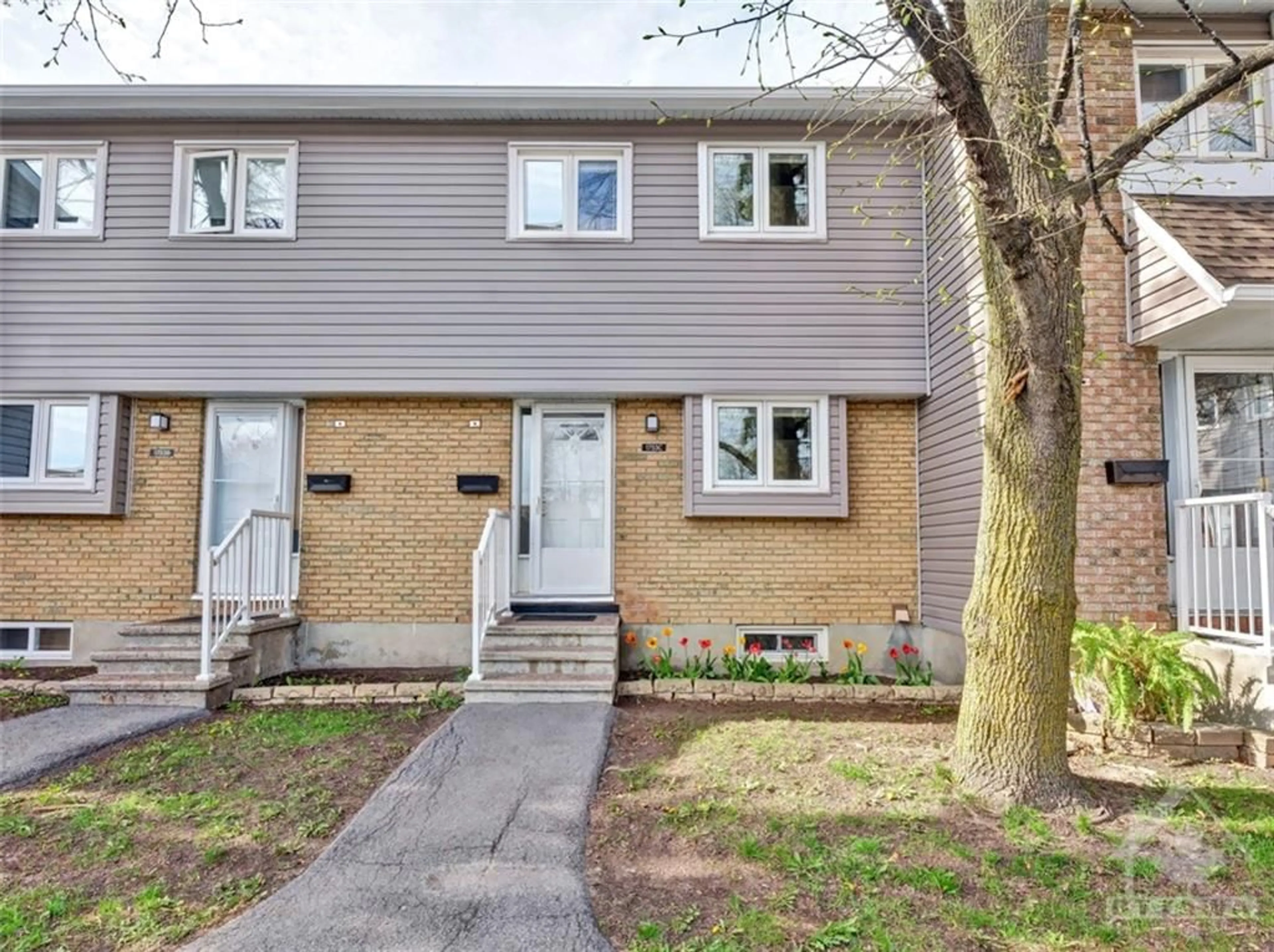 A pic from exterior of the house or condo for 1753 LAMOUREUX Dr #C, Ottawa Ontario K1E 2N3