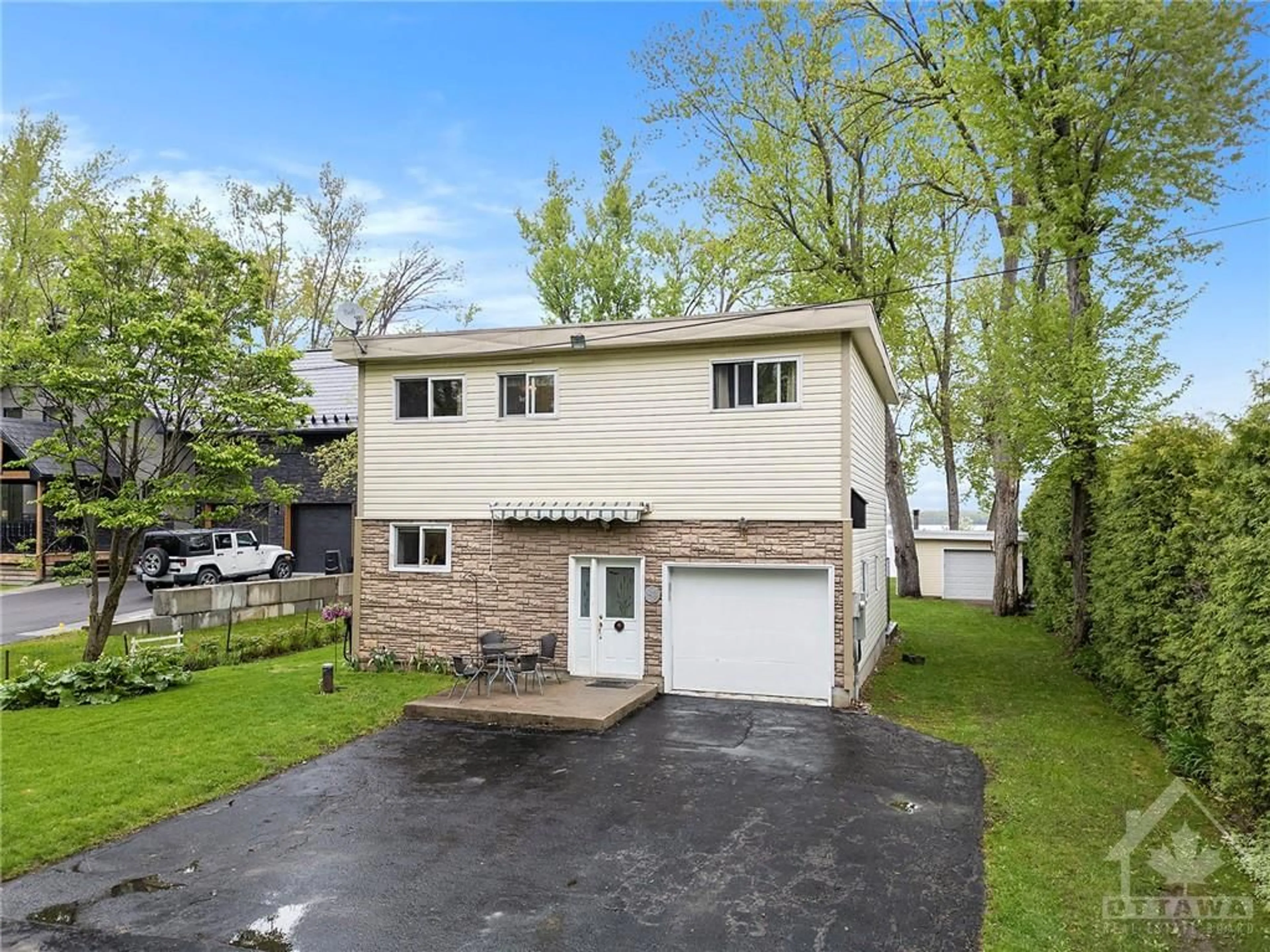 Frontside or backside of a home for 104 ALLBIRCH Rd, Ottawa Ontario K0A 3M0