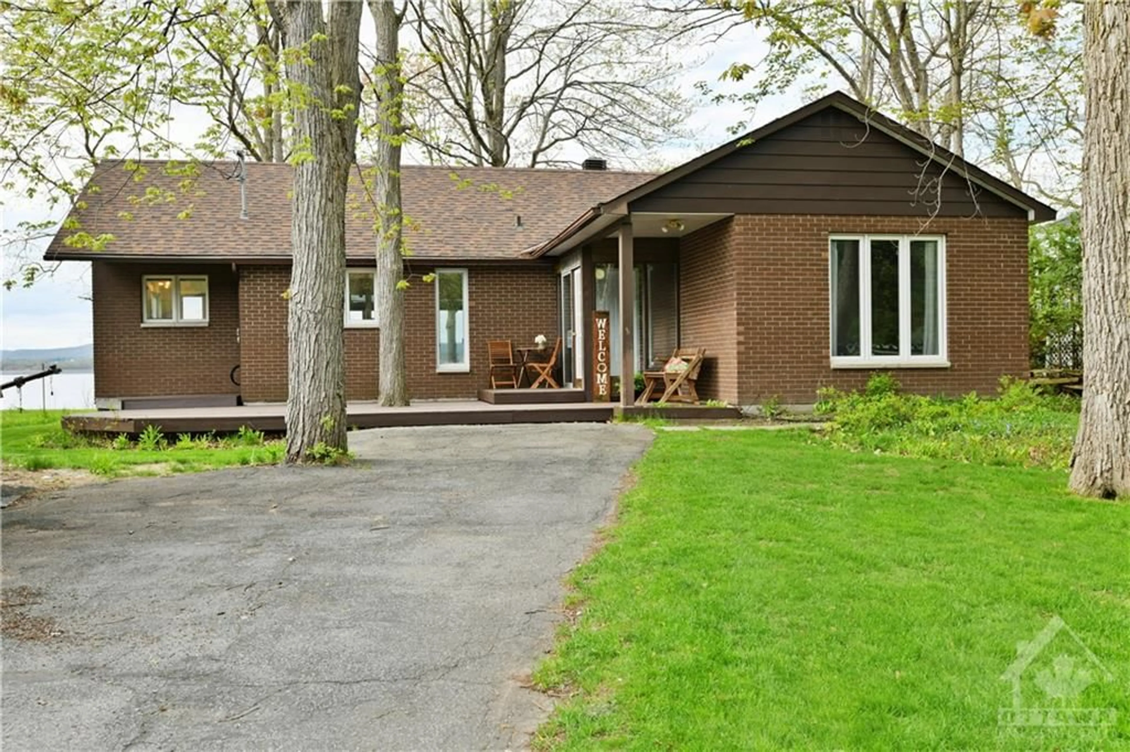 Frontside or backside of a home for 852 BAYVIEW Dr, Ottawa Ontario K0A 3M0