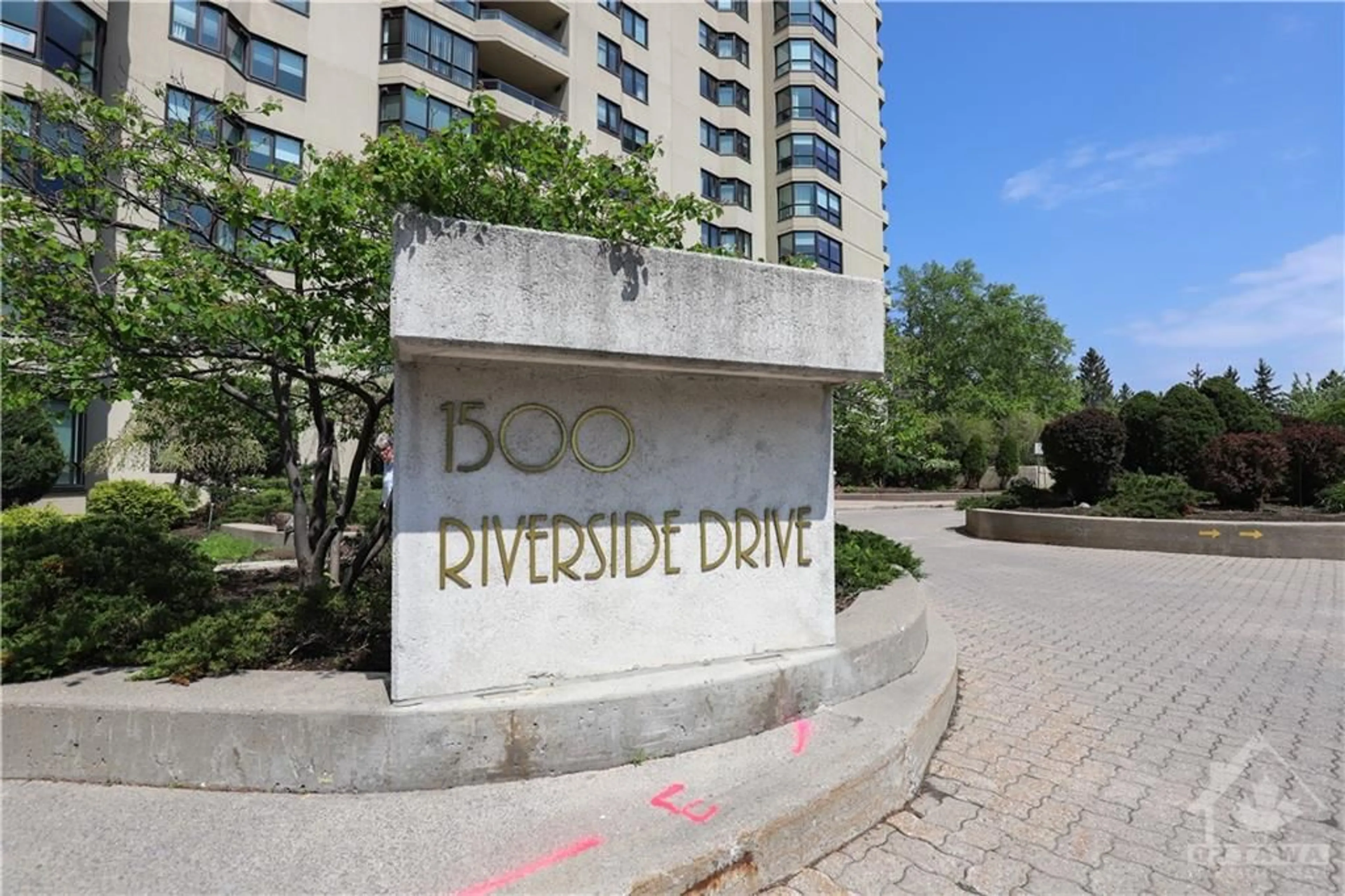 A pic from exterior of the house or condo for 1500 RIVERSIDE Dr #407, Ottawa Ontario K1G 4J4