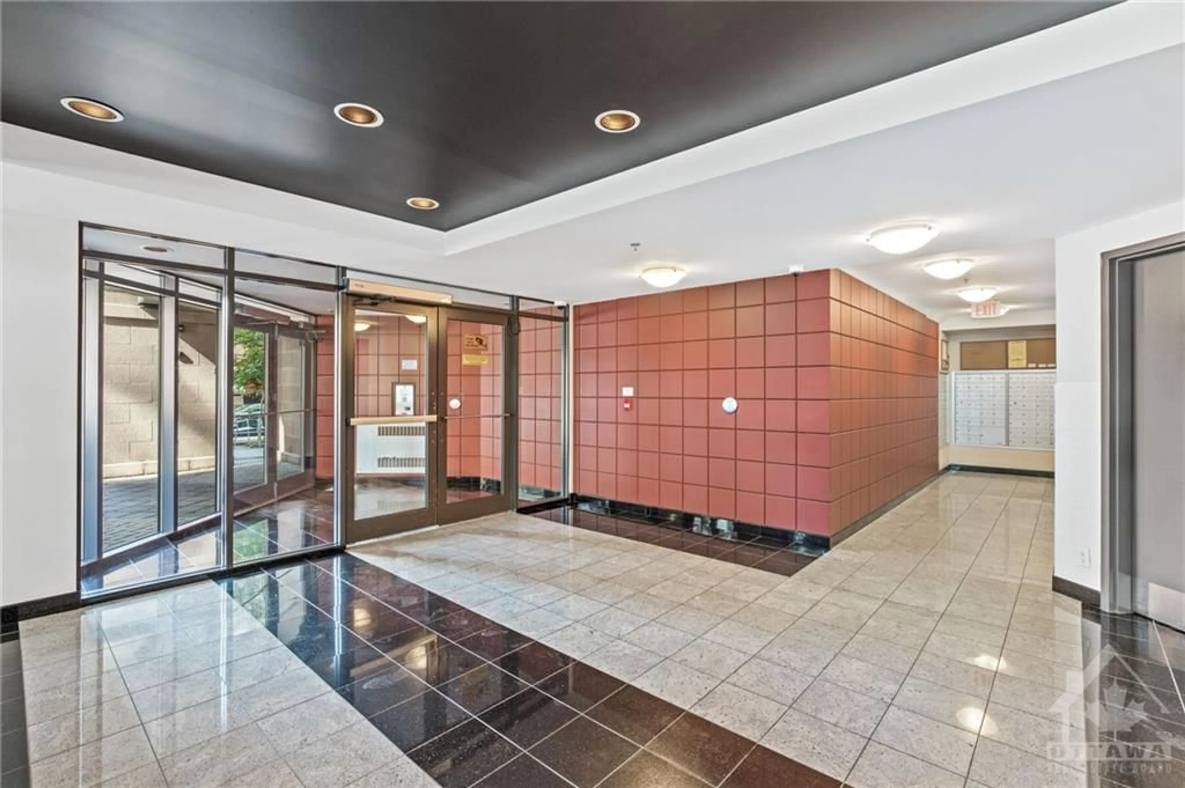 Indoor lobby for 445 LAURIER Ave #303, Ottawa Ontario K1R 0A2
