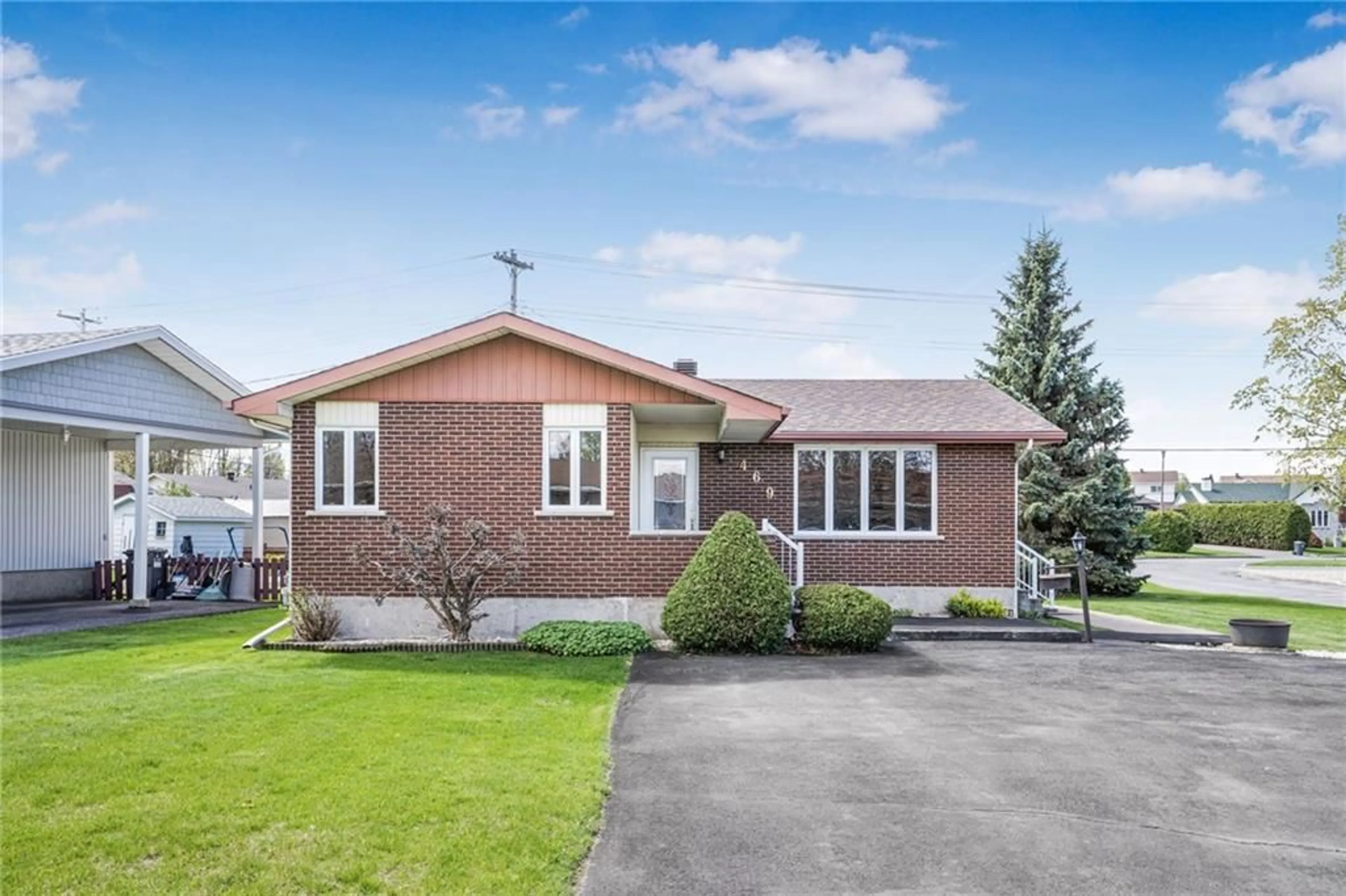 Frontside or backside of a home for 469 GHISLAIN St, Hawkesbury Ontario K6A 2Y5