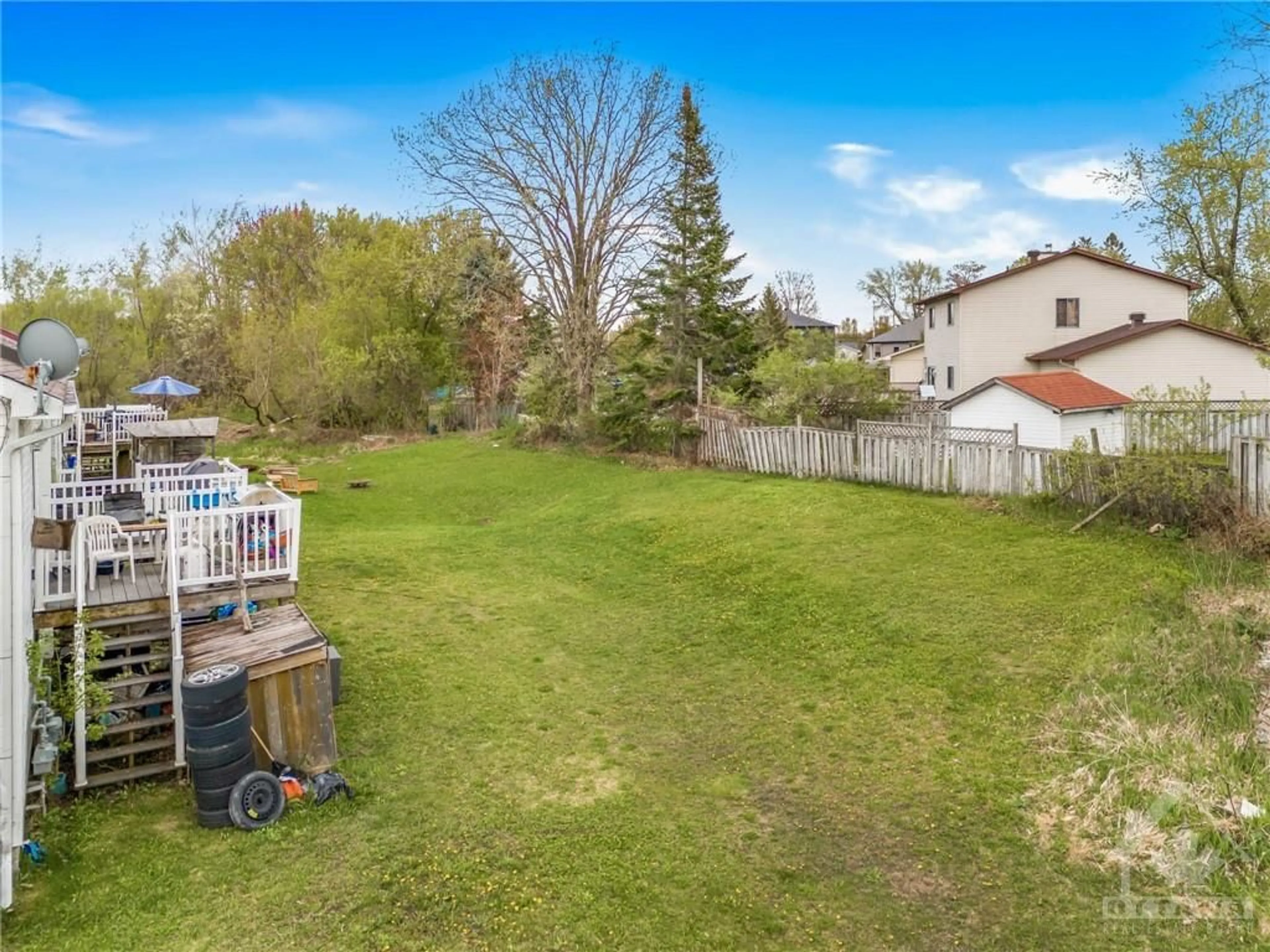 Fenced yard for 411-413-415-417 YVES St, Clarence-Rockland Ontario K4K 0A8