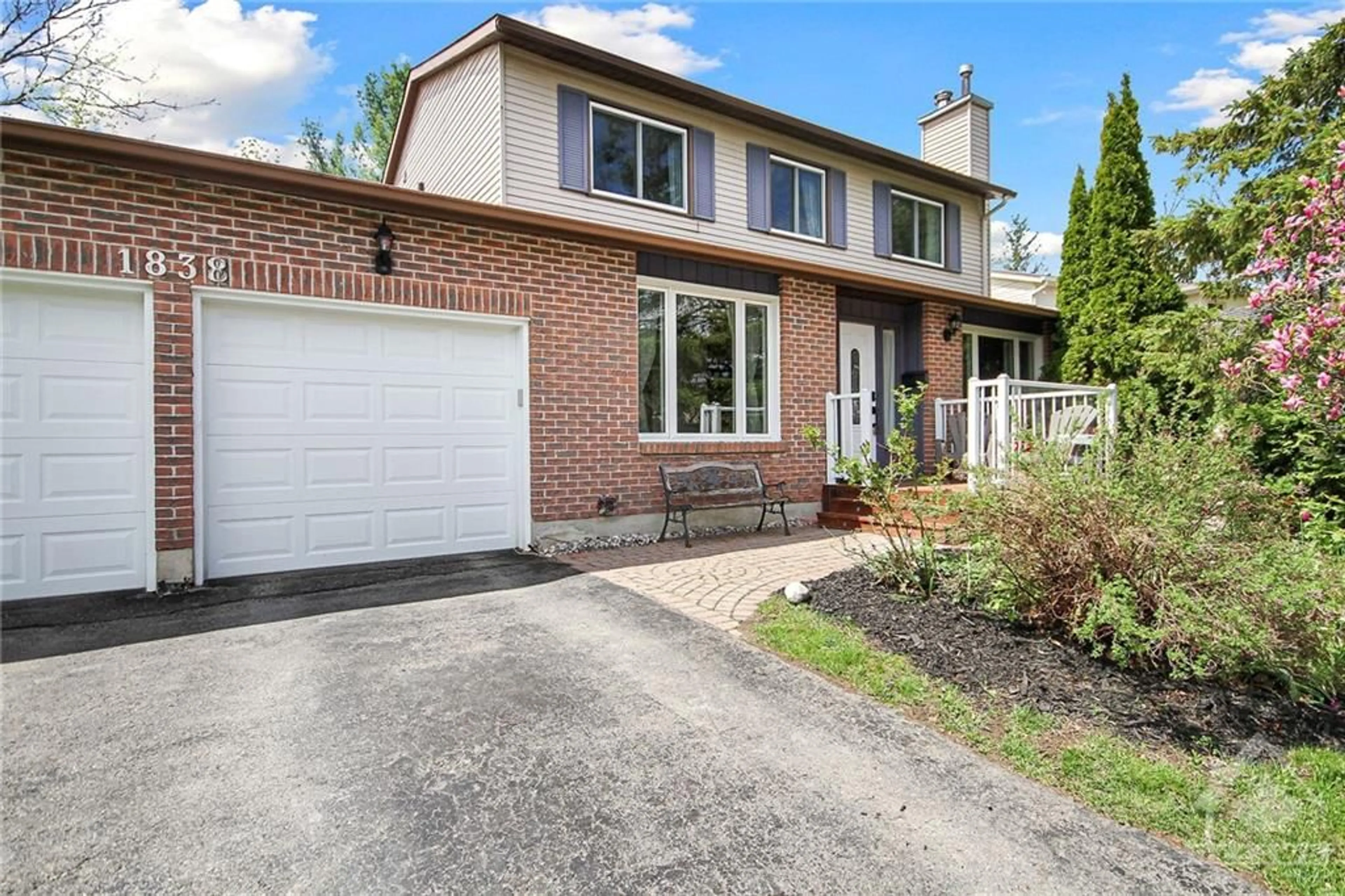 Home with brick exterior material for 1838 WOODHAVEN Hts, Ottawa Ontario K1E 2W2