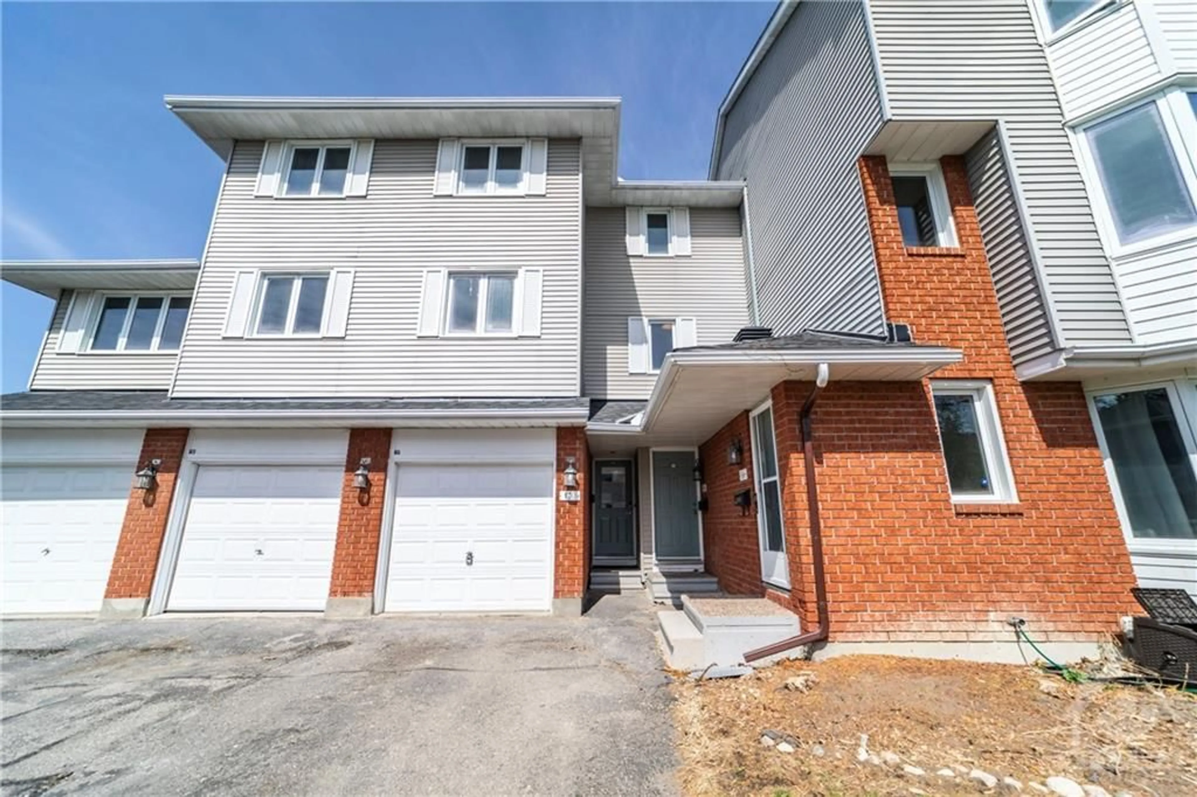 A pic from exterior of the house or condo for 170 RUSHFORD Pvt, Ottawa Ontario K1T 3C6