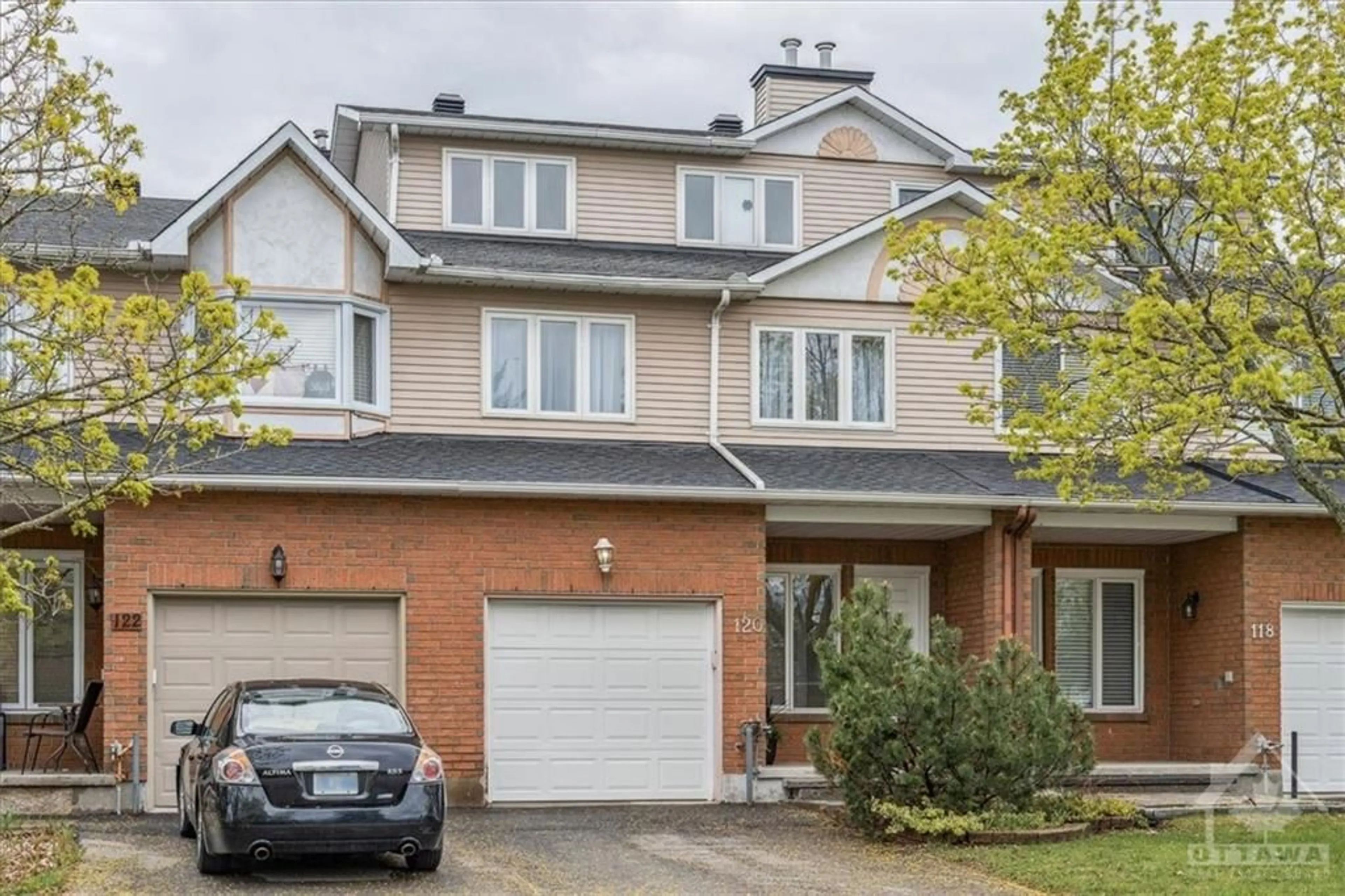 A pic from exterior of the house or condo for 120 HUNTERS GLEN Cres, Ottawa Ontario K1T 3R2