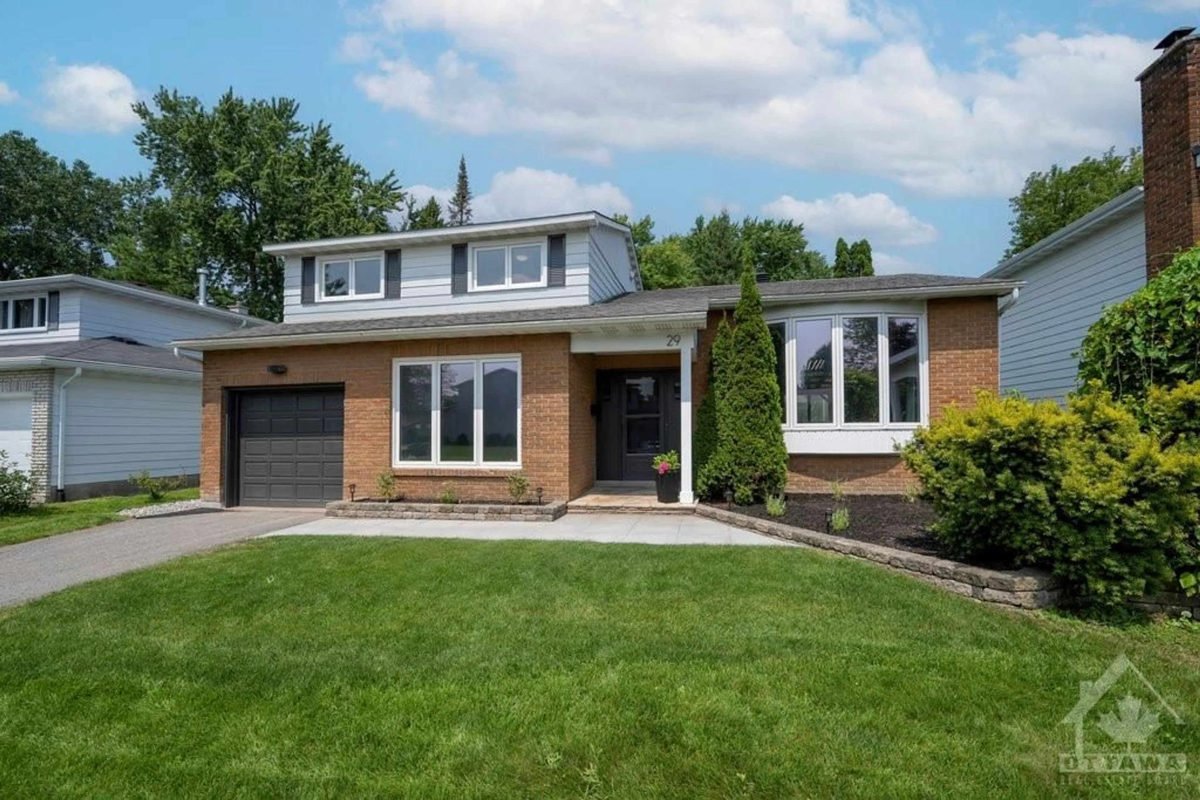 Home with brick exterior material for 29 WOODHILL Cres, Ottawa Ontario K1B 3B7