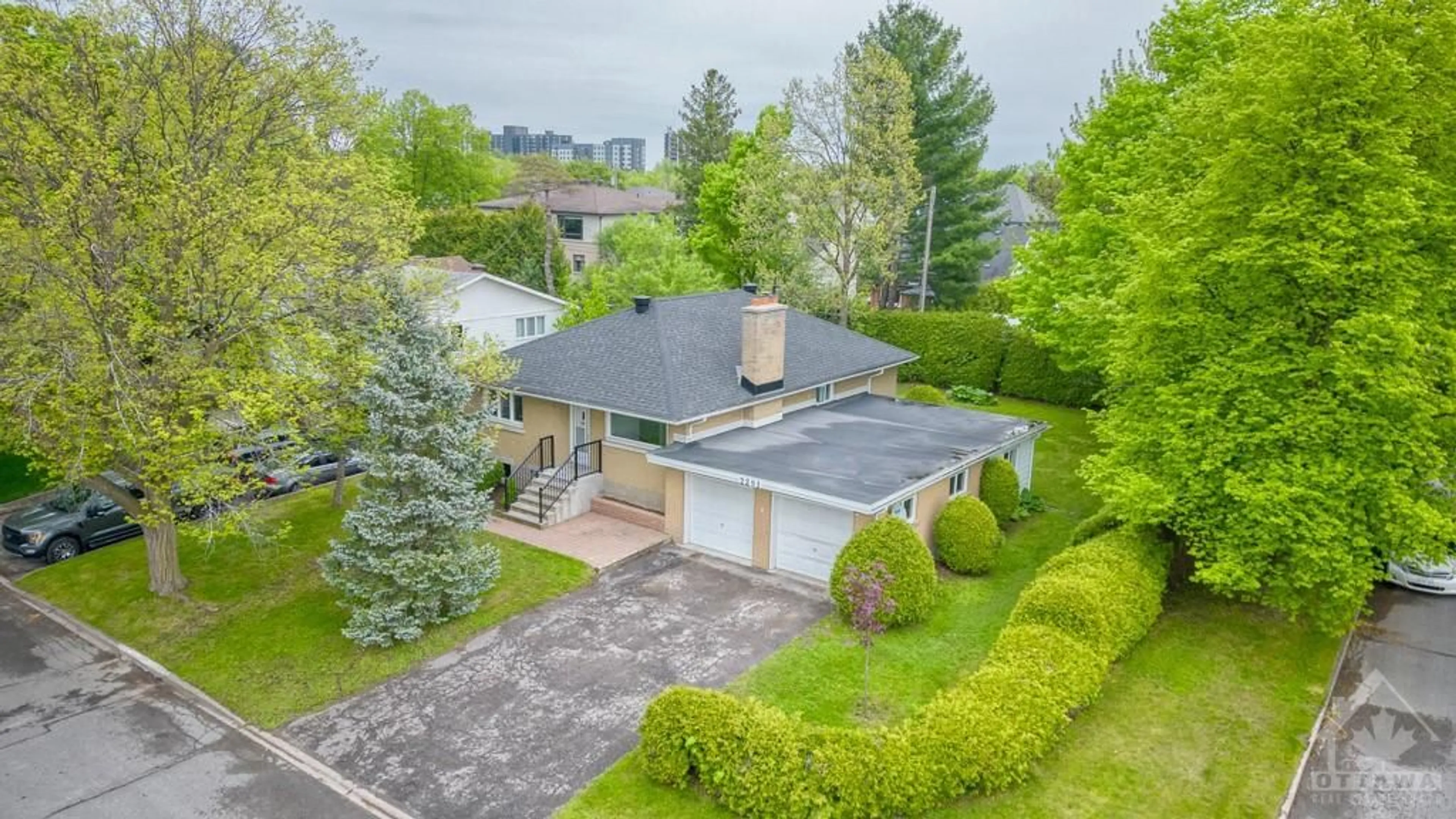 Indoor entryway for 2291 STRATFORD Ave, Ottawa Ontario K1H 7G9