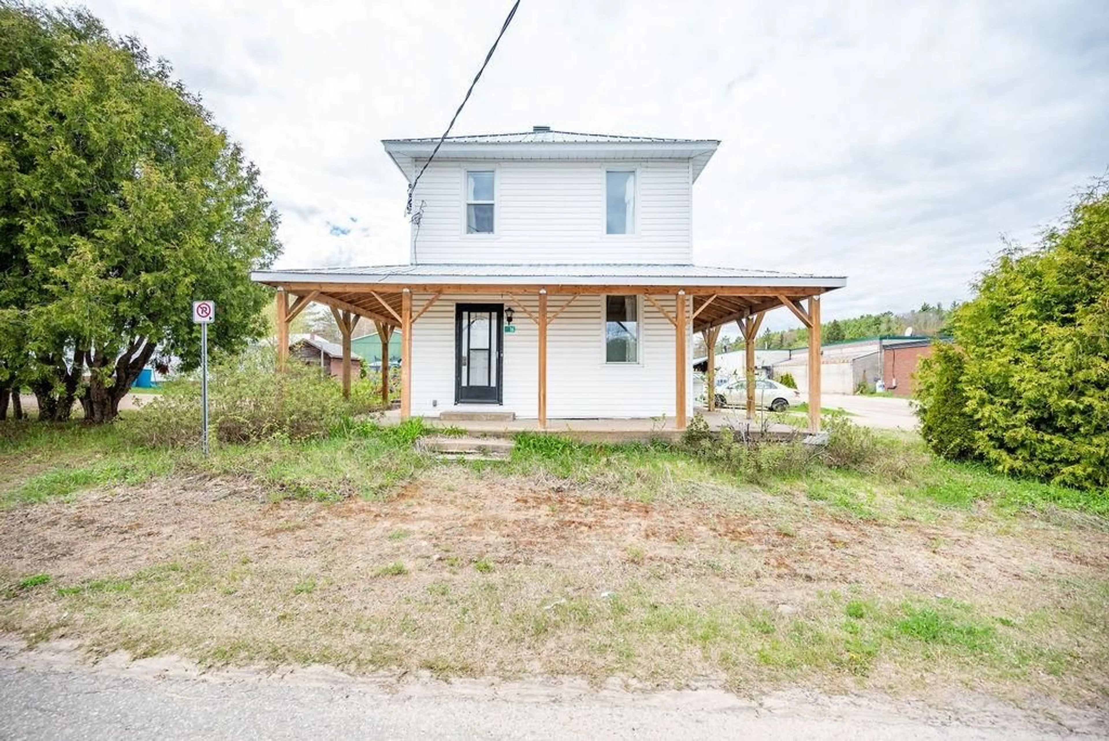 Frontside or backside of a home for 16 CONWAY St, Barry's Bay Ontario K0J 2J0