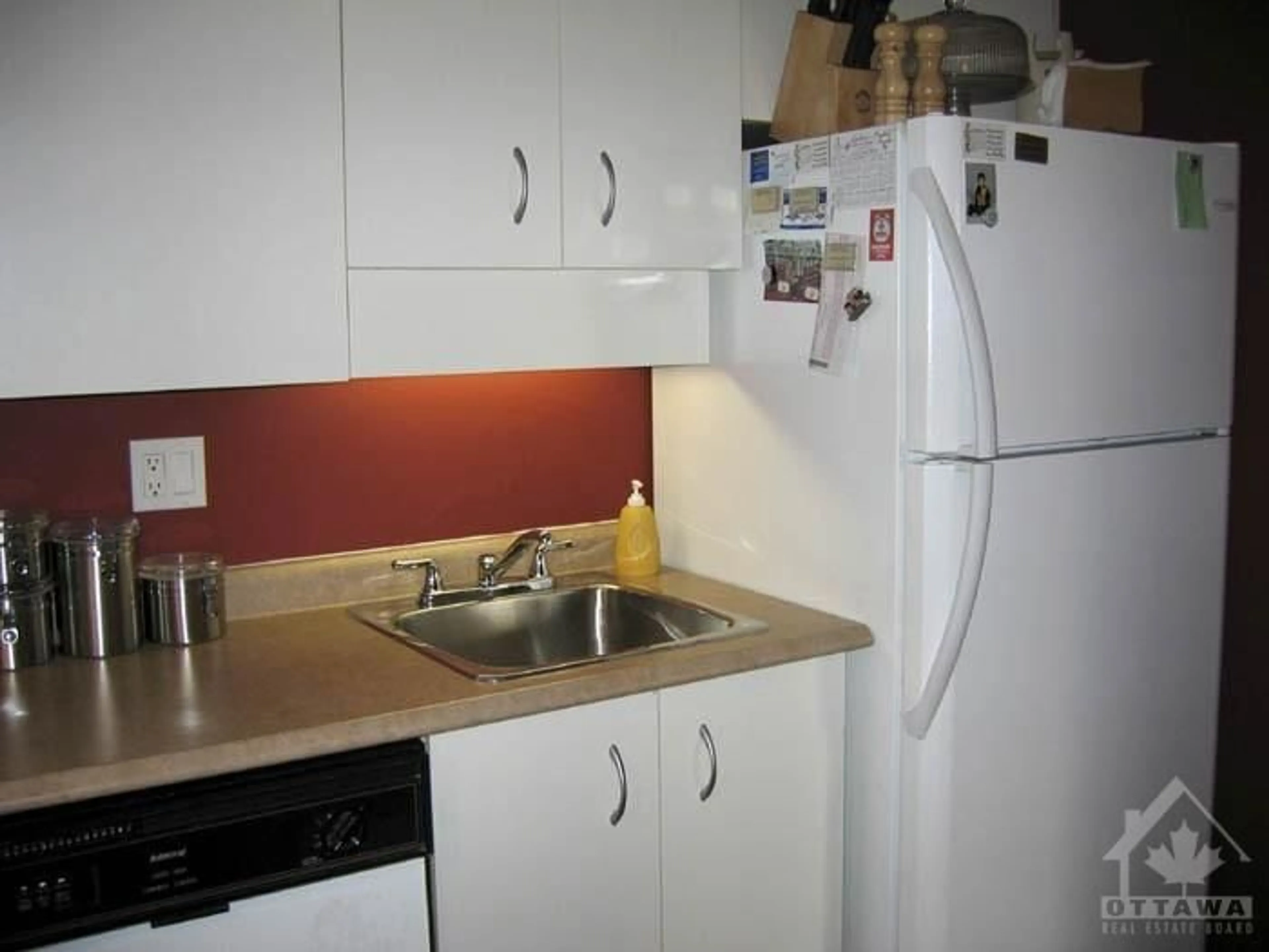 Standard kitchen for 325 CENTRUM Blvd #311, Orleans Ontario K1E 3W8